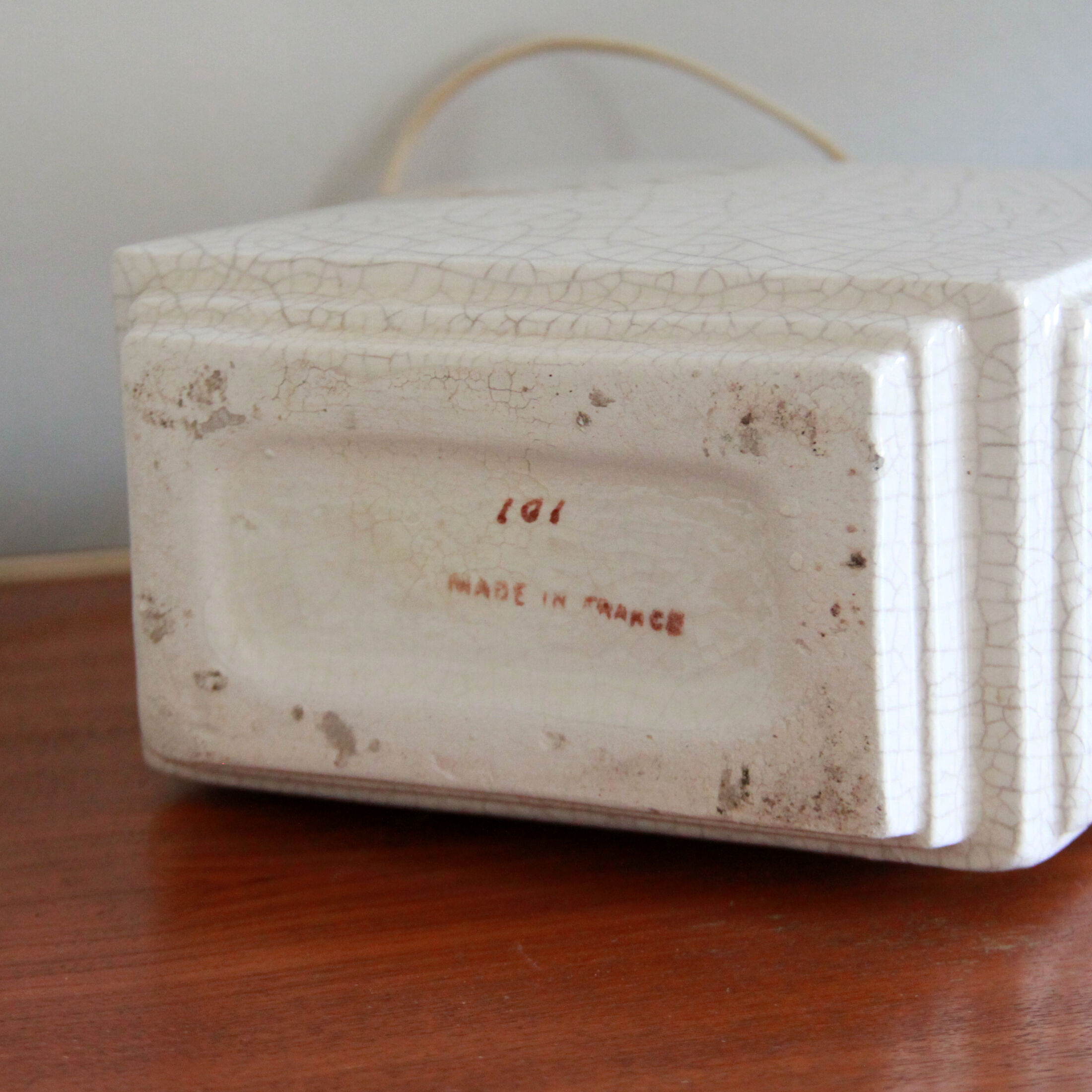 Cracked ceramic bedside lamp