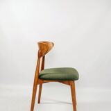 Scandinavian design dining room chairs in green velvet, set of 4
