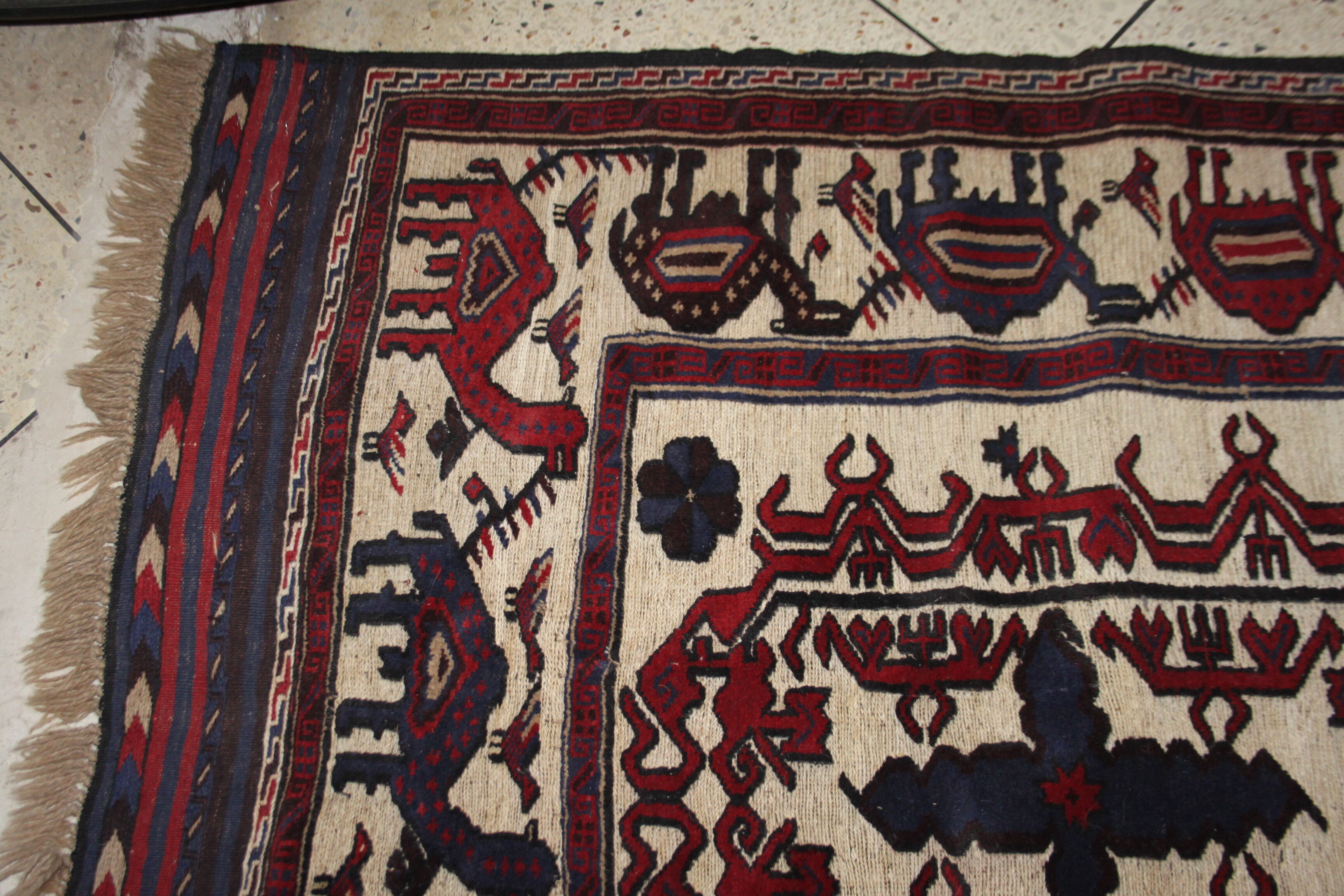 Old oriental rug. 280 x 178 cm.