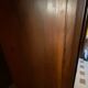 Armoire vitrine en noyer avec tiroir
