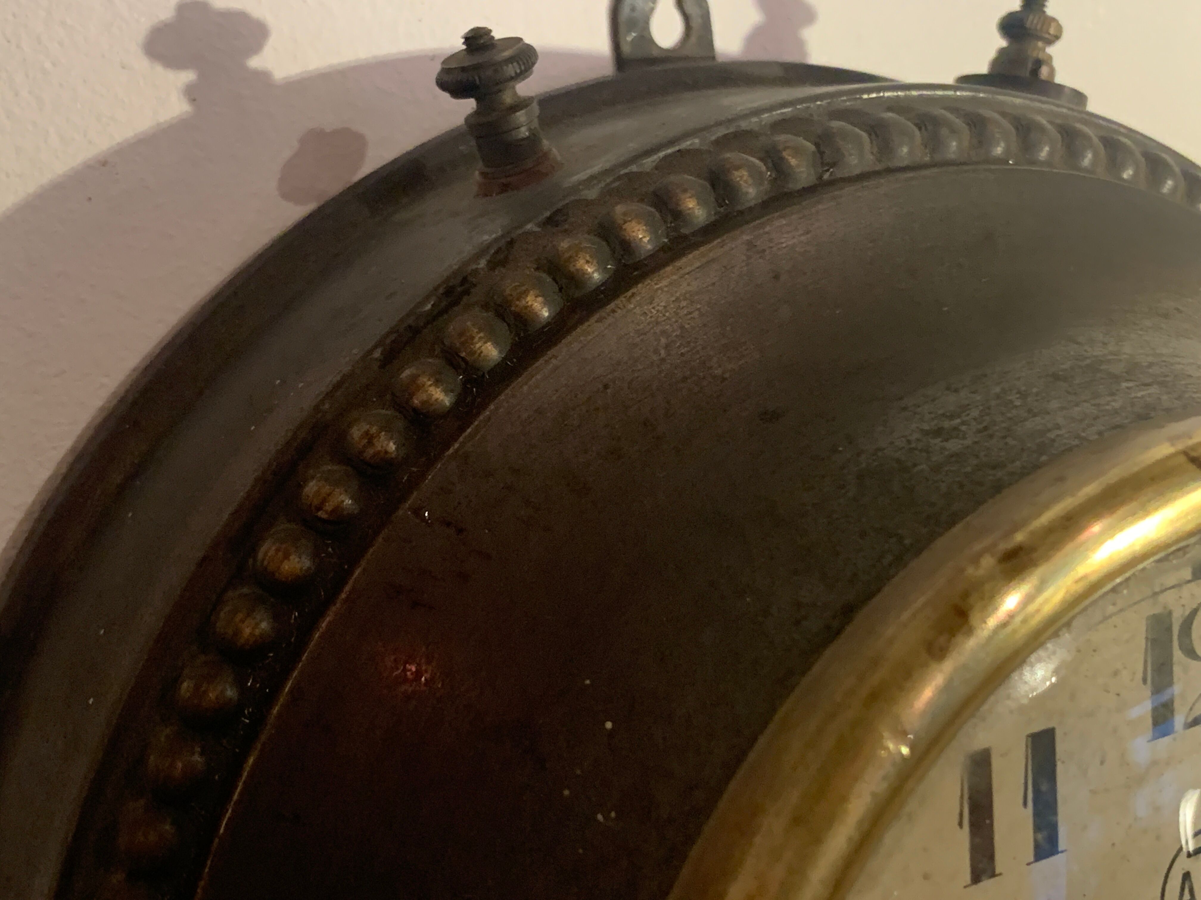 Workshop wall pendulum