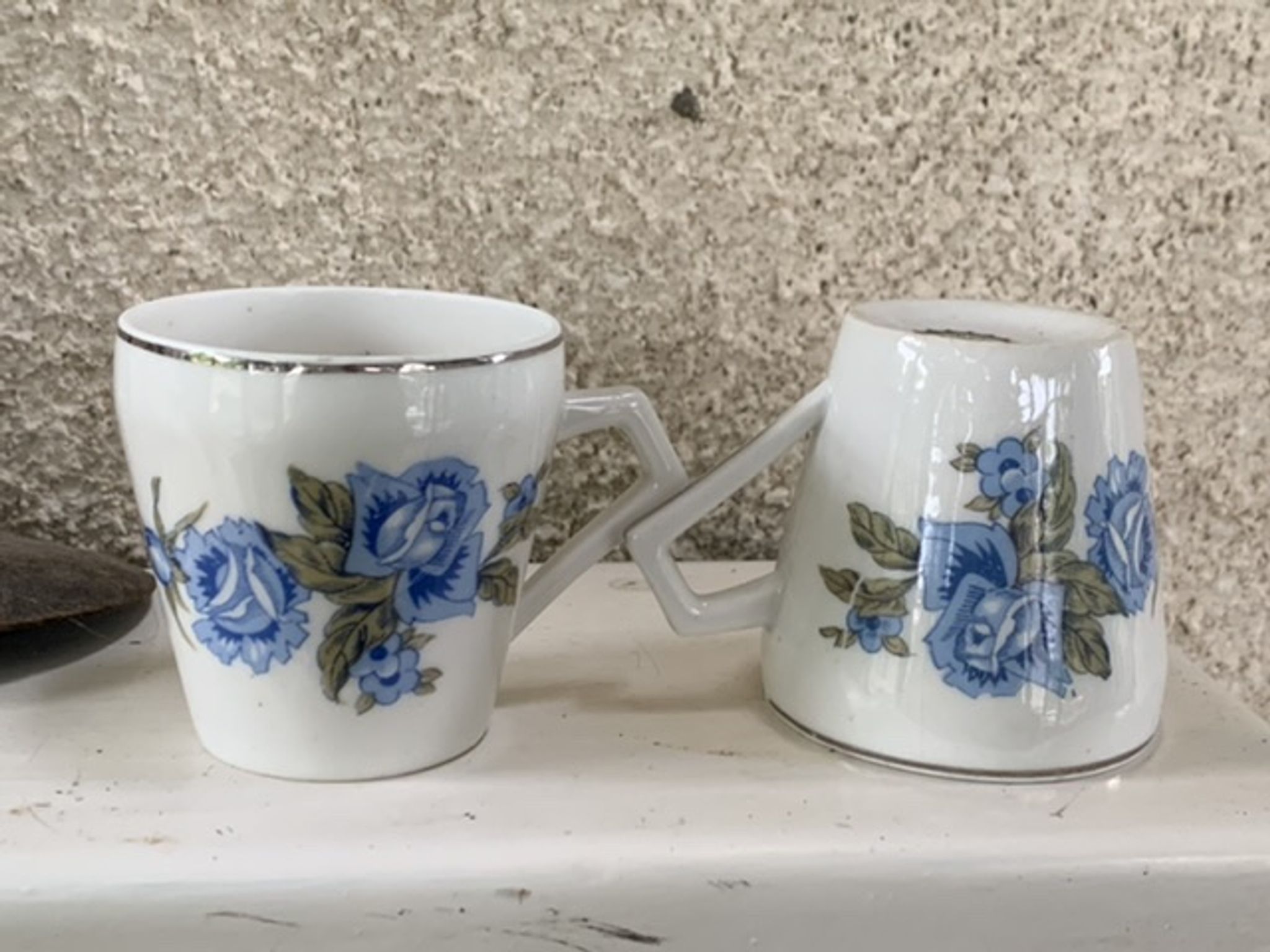 Coffee service in white porcelain pattern pink blue art deco