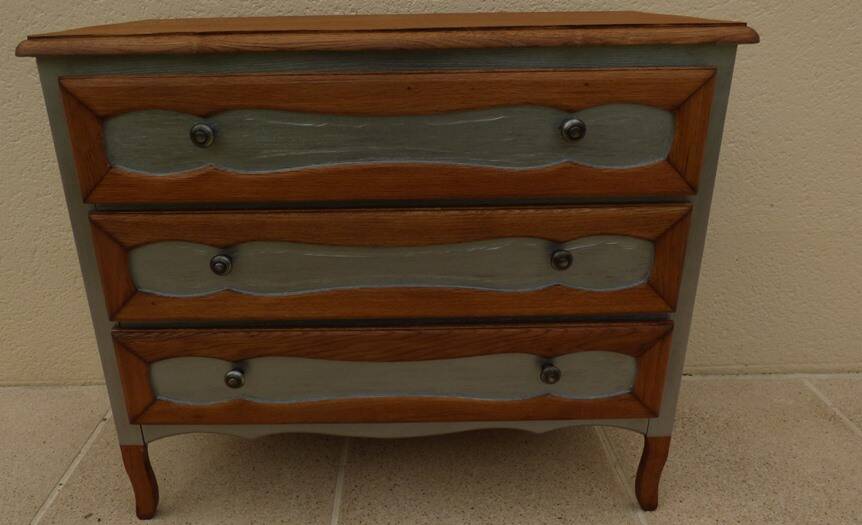 Stylish 3-drawer solid wood chest of drawers, completely revamped