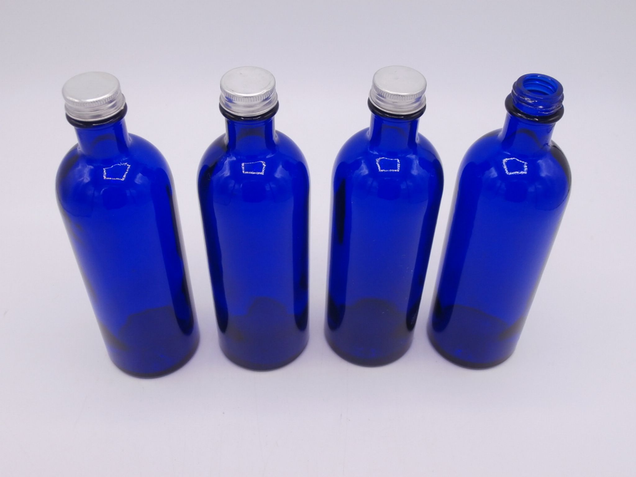 Ensemble de 4 petites bouteilles