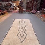 Tapis berbère marocain vintage Beni Ourain, Atlas, motif tribal, 200 x 142 cm, déstockage