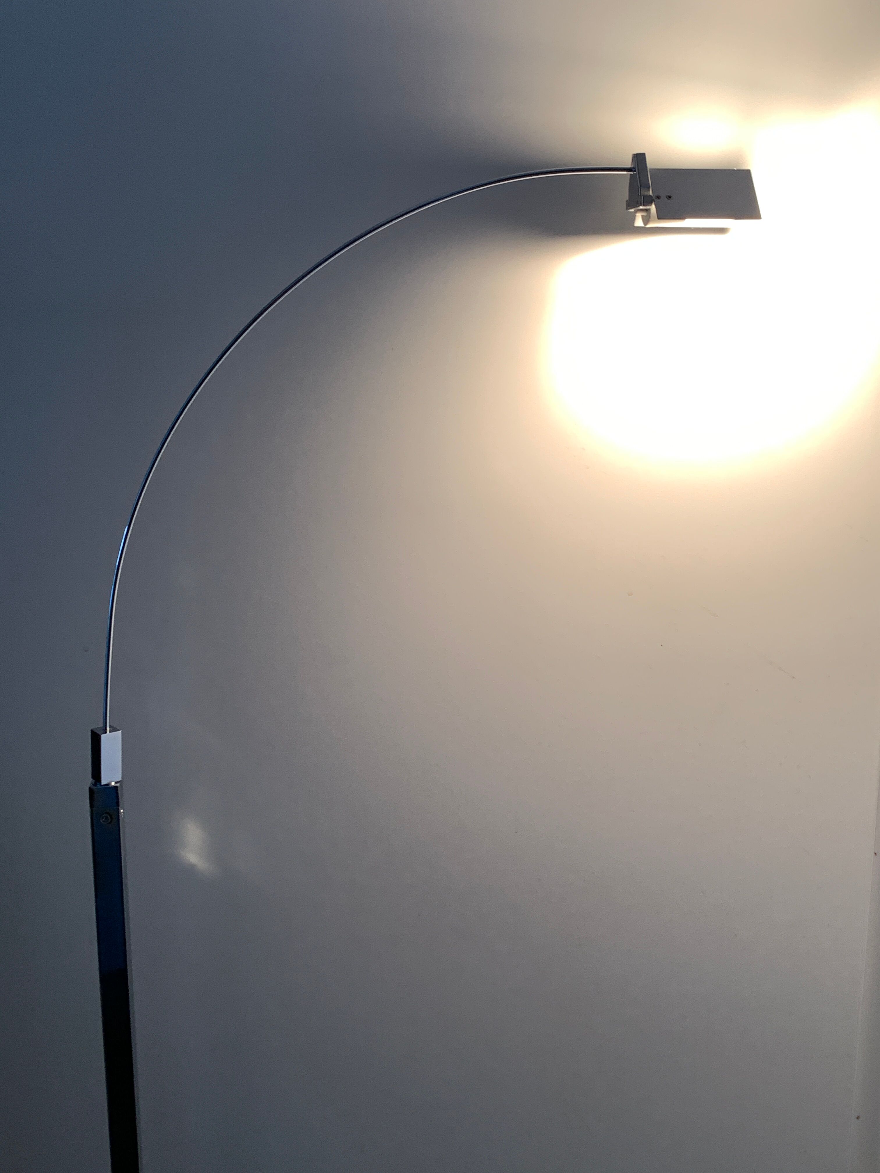Chromed metal and glass floor lamp designed by Fontana Arte, Falena model by Alvaro Siza, 1990