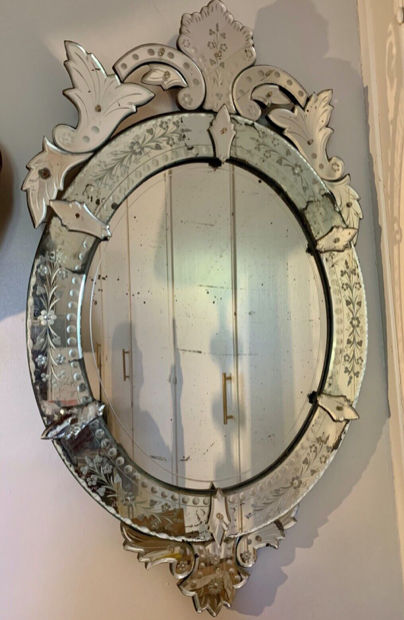 Bevelled venetian mirror, pediment, high 114 cm