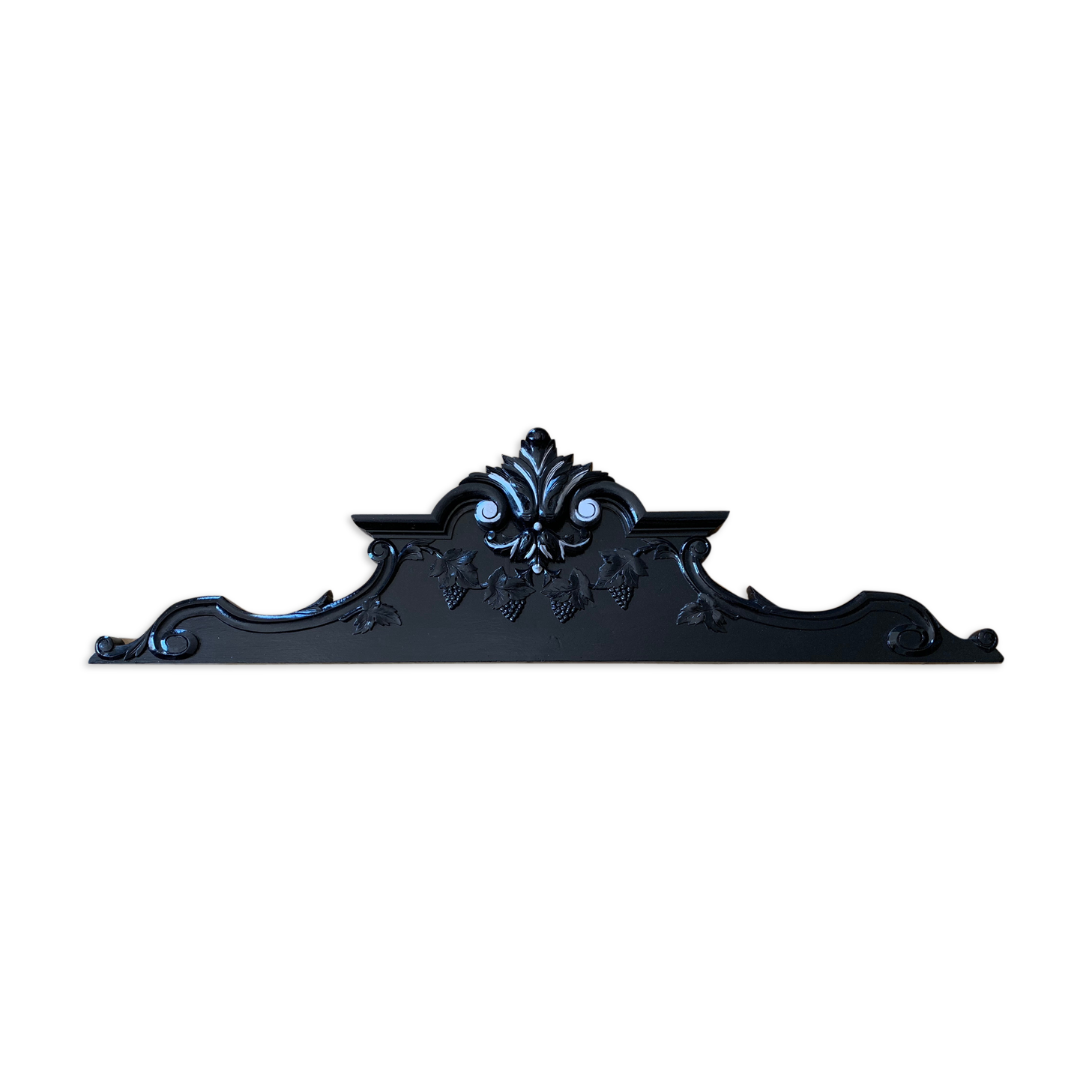 Ancient door fronton in solid wood