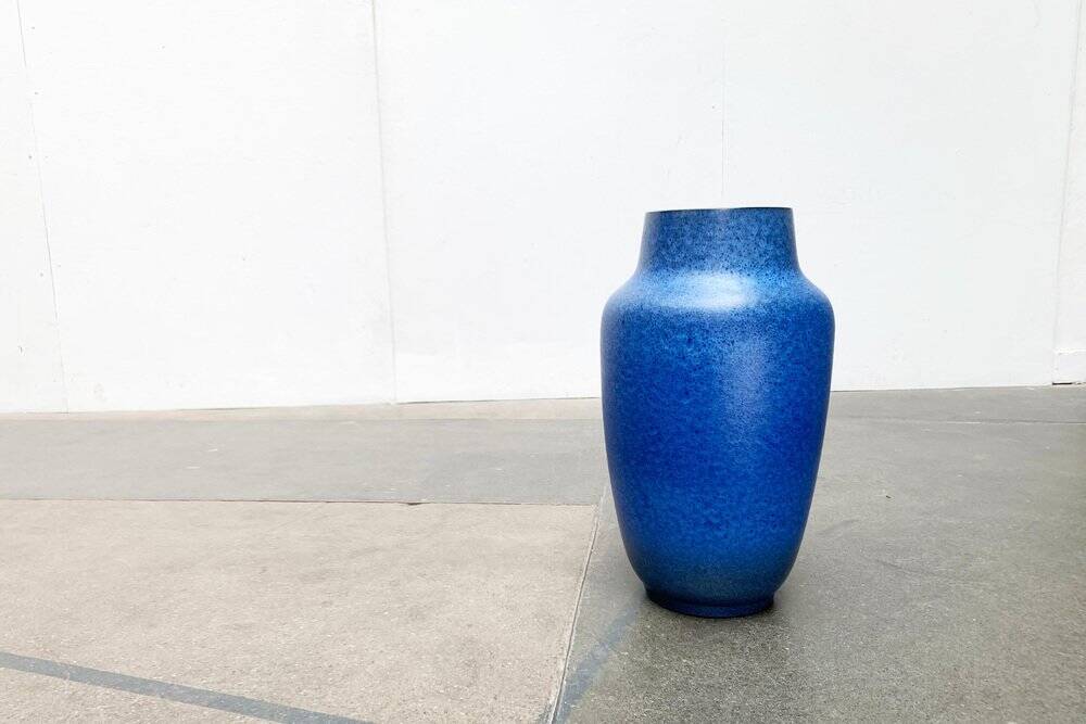 Large blue vase on a German workshop stand from the mid-20th century by Bückeburg Keramik, 1960s.
