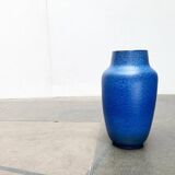 Large blue vase on a German workshop stand from the mid-20th century by Bückeburg Keramik, 1960s.