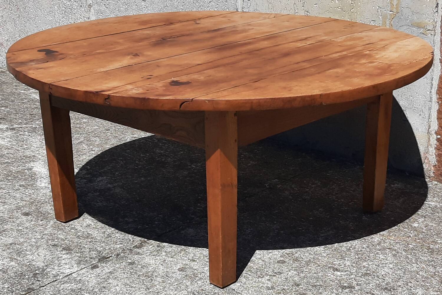 Folding coffee table.