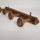 Coat rack with 4 wooden hooks