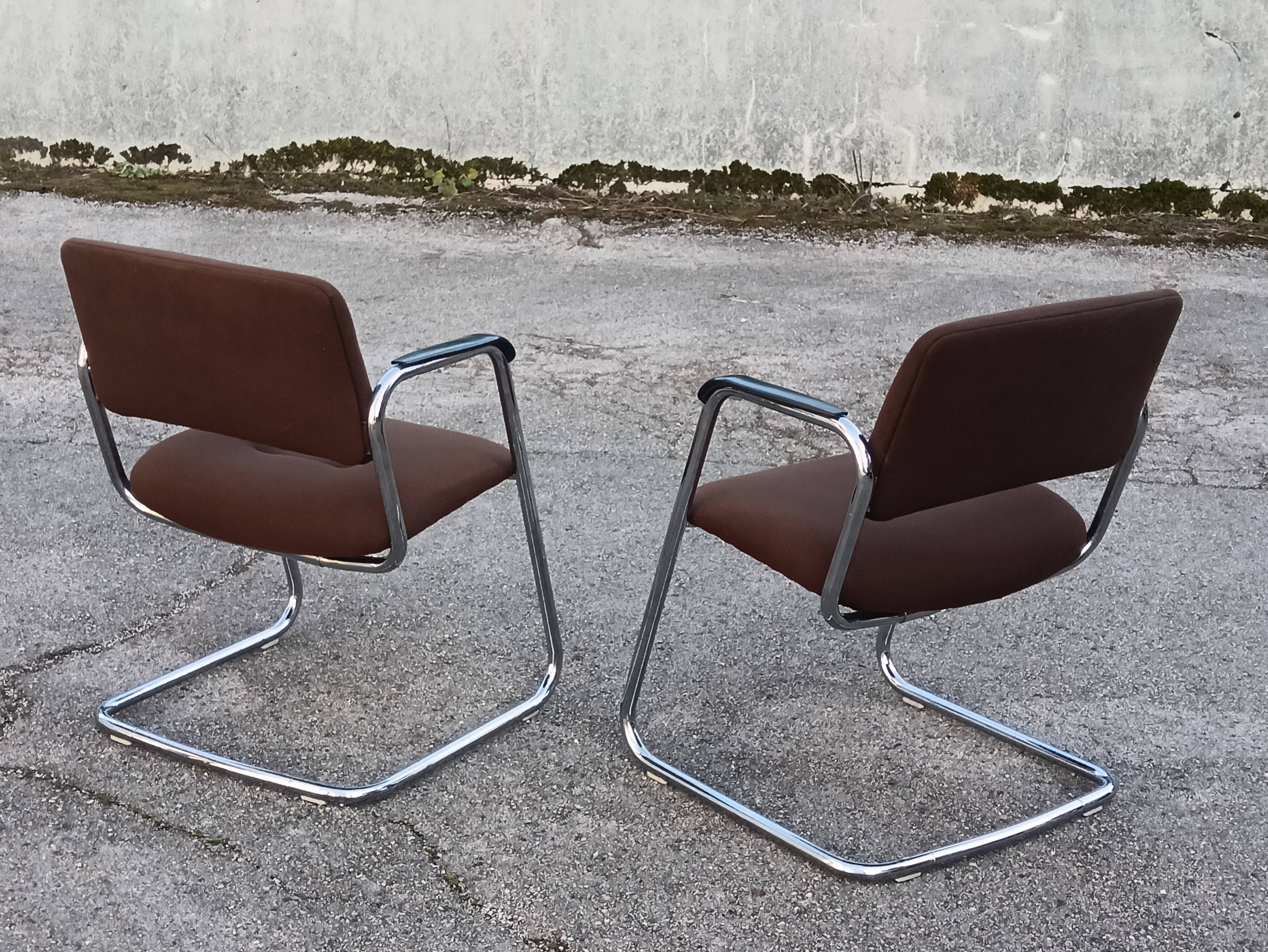 Paire de fauteuils cantilever Strafor 1970