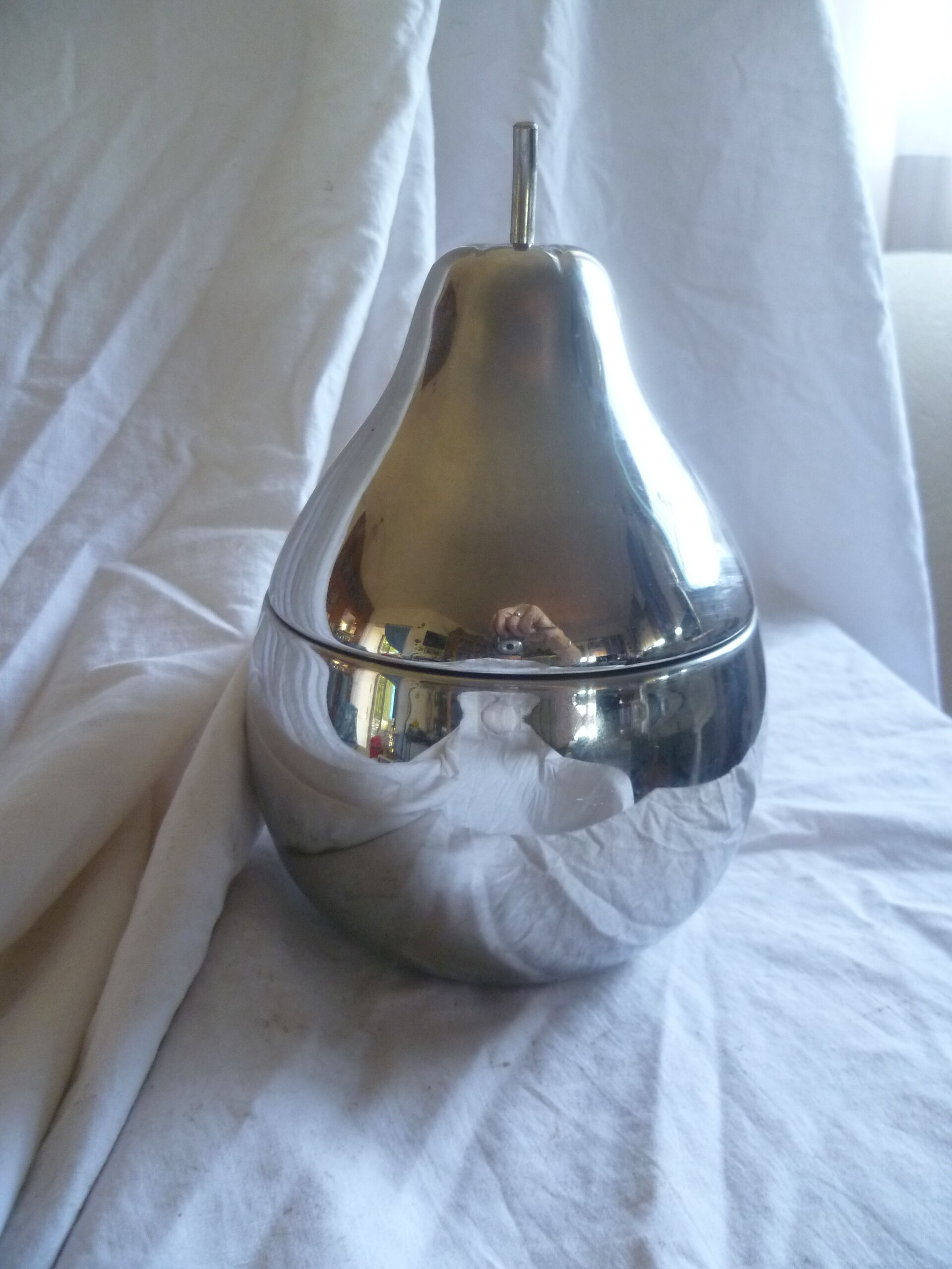 70's pear ice bucket in metal chrome collector