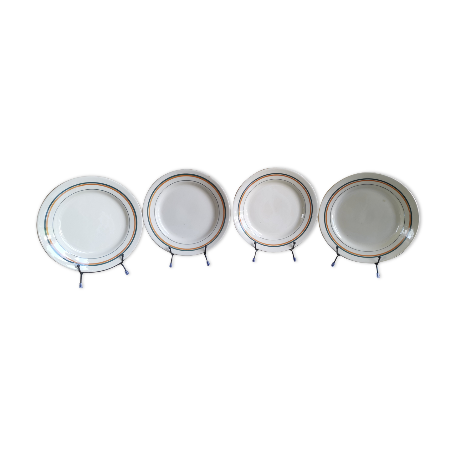 4 flat plates in earthenware, St Amand, Newton service