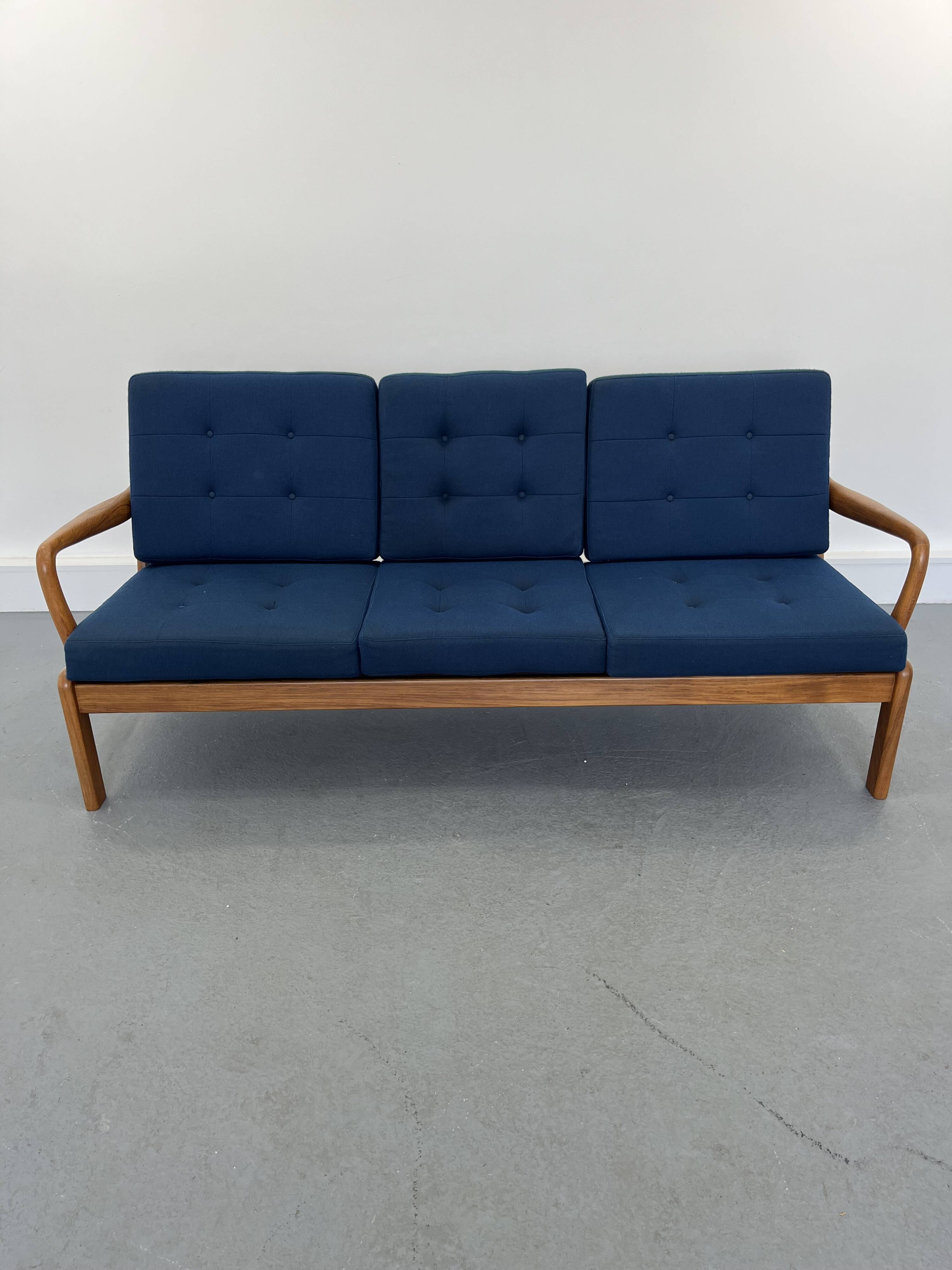 Teak sofa from Olsen & Laursen 1960s