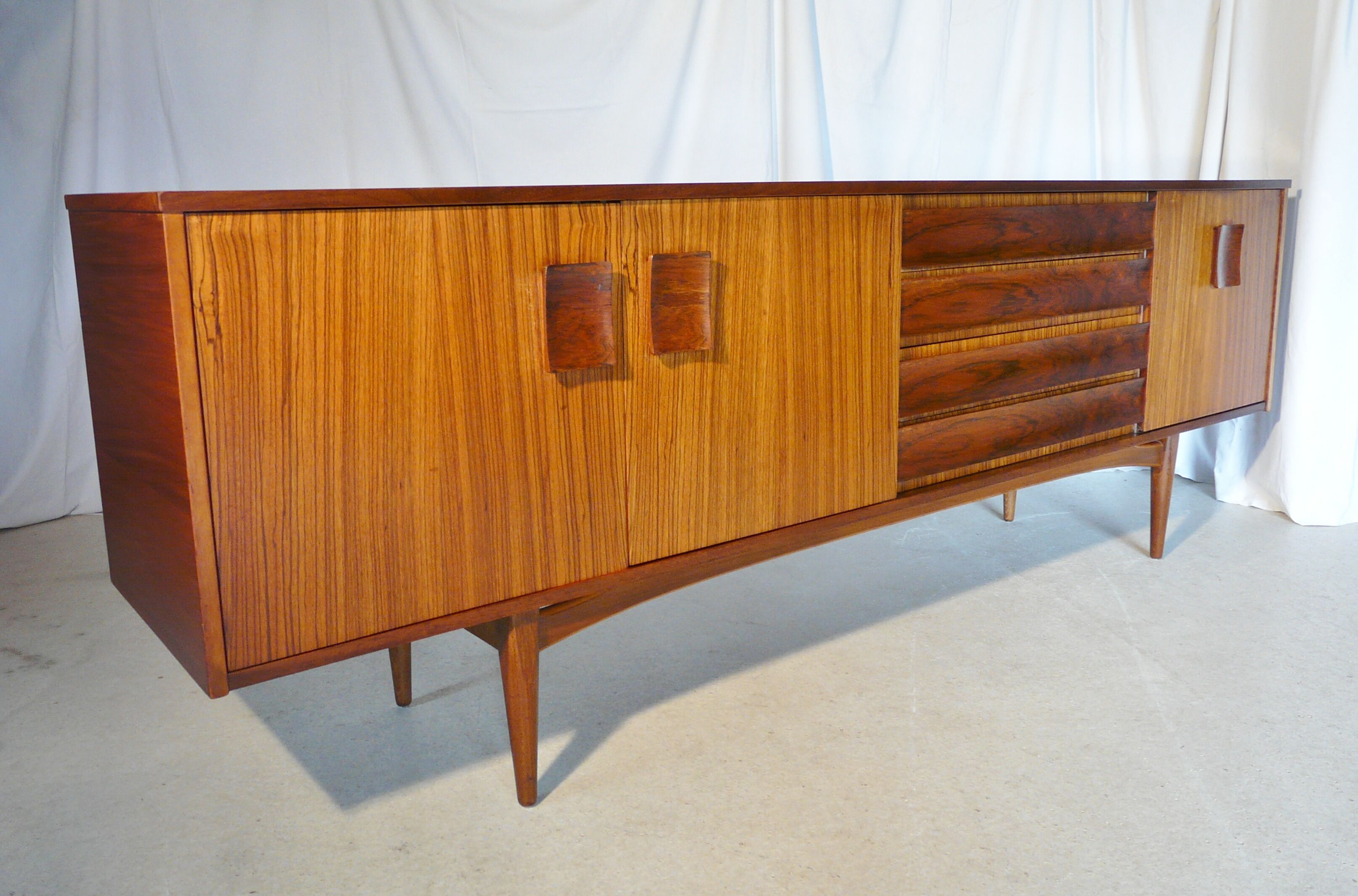 Enfilade scandinave en teck et palissandre