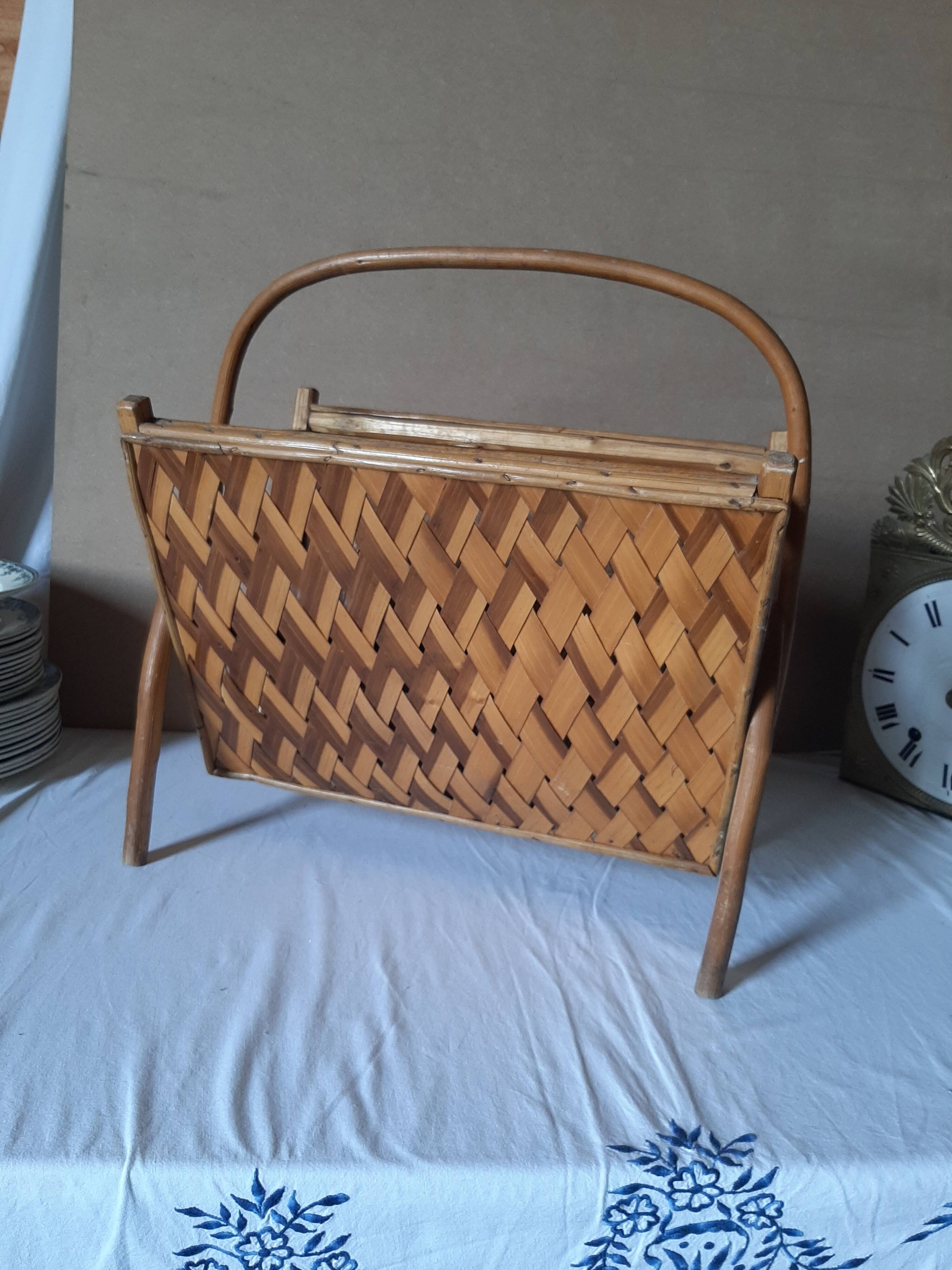 Porte revue vintage en chataignier