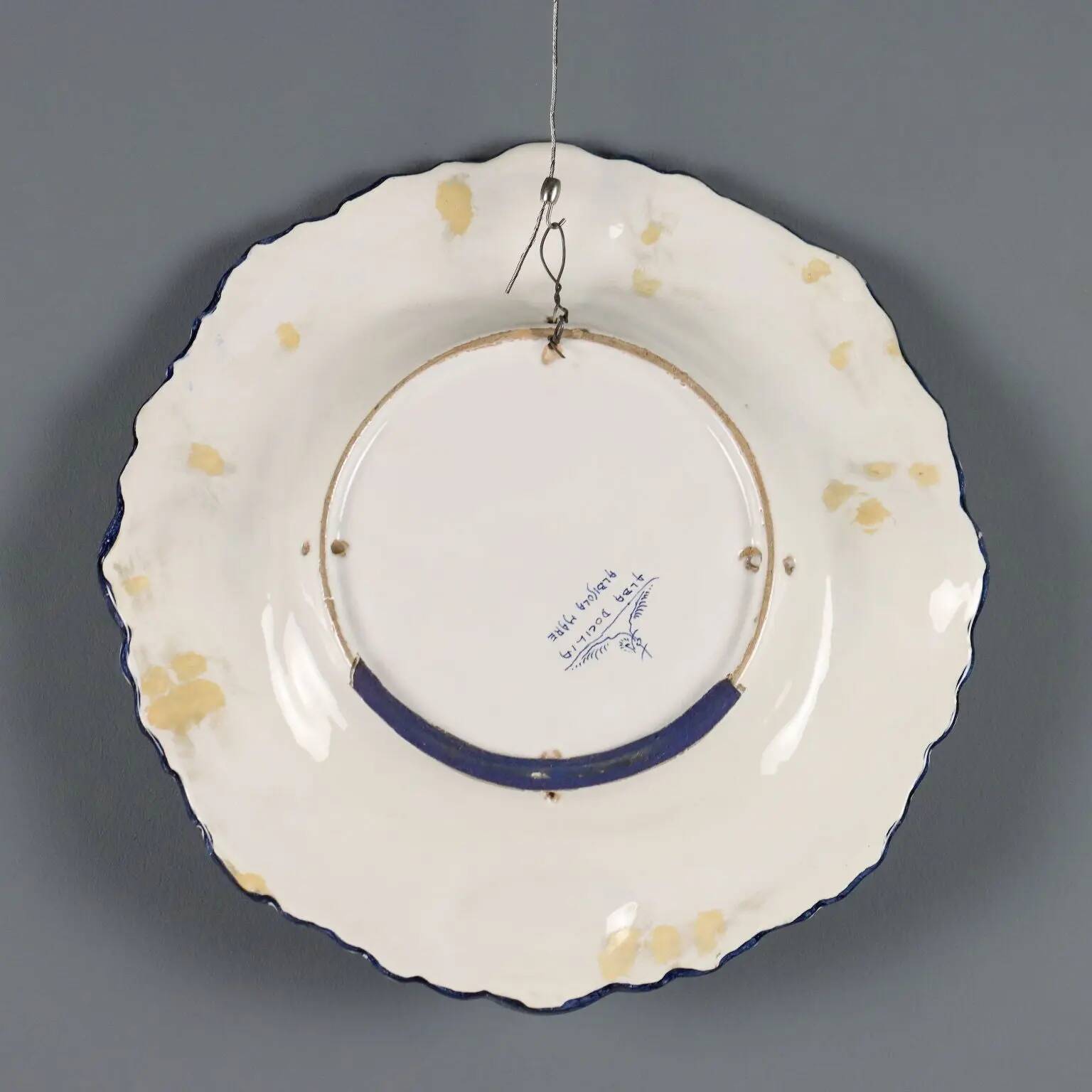Large antique Alba Docilia plate in majolica, Albisola, Italy, 1930s.