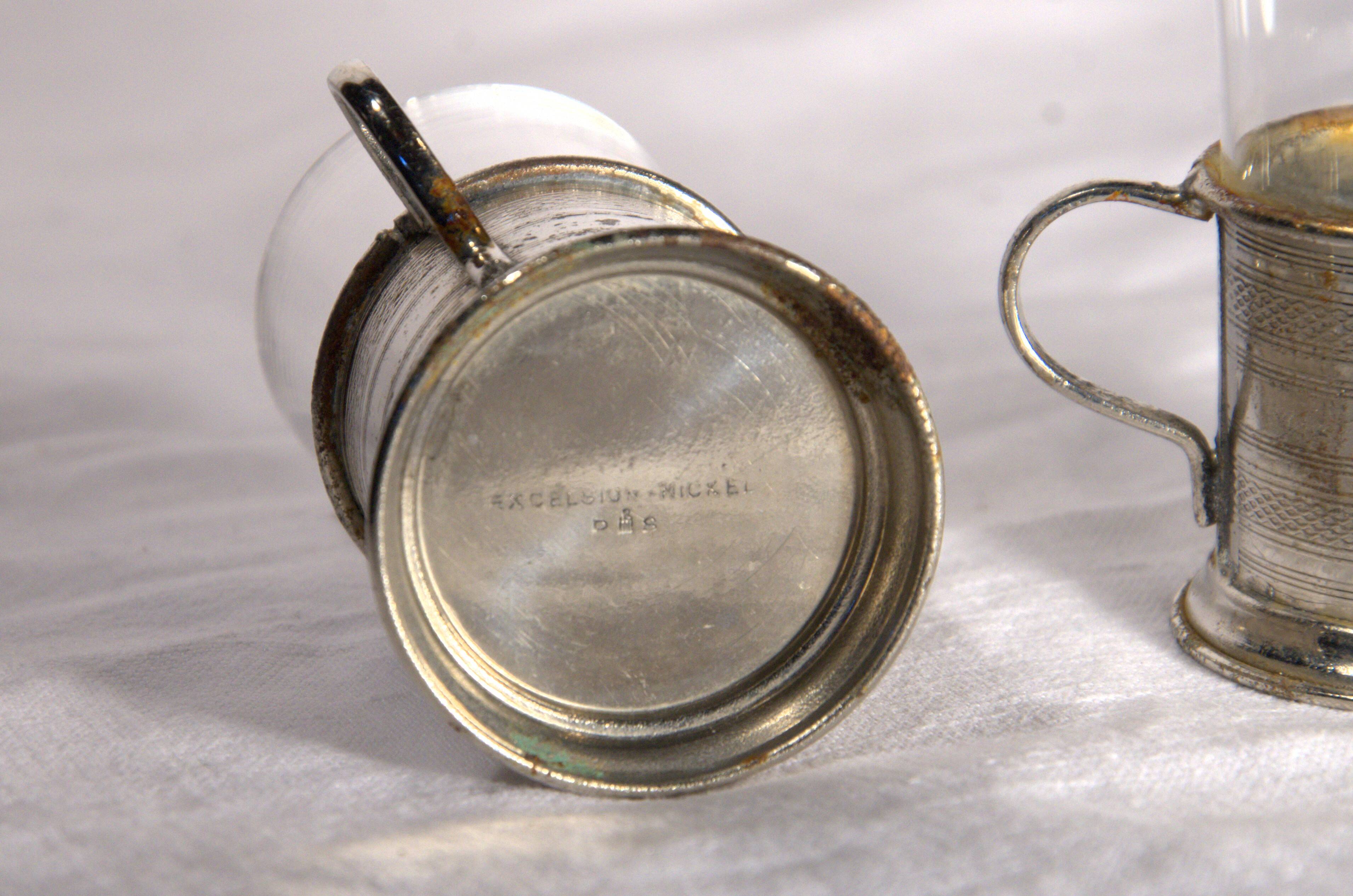 Set of 2 antique metal-rimmed tea glasses with handle, 5x7cm.