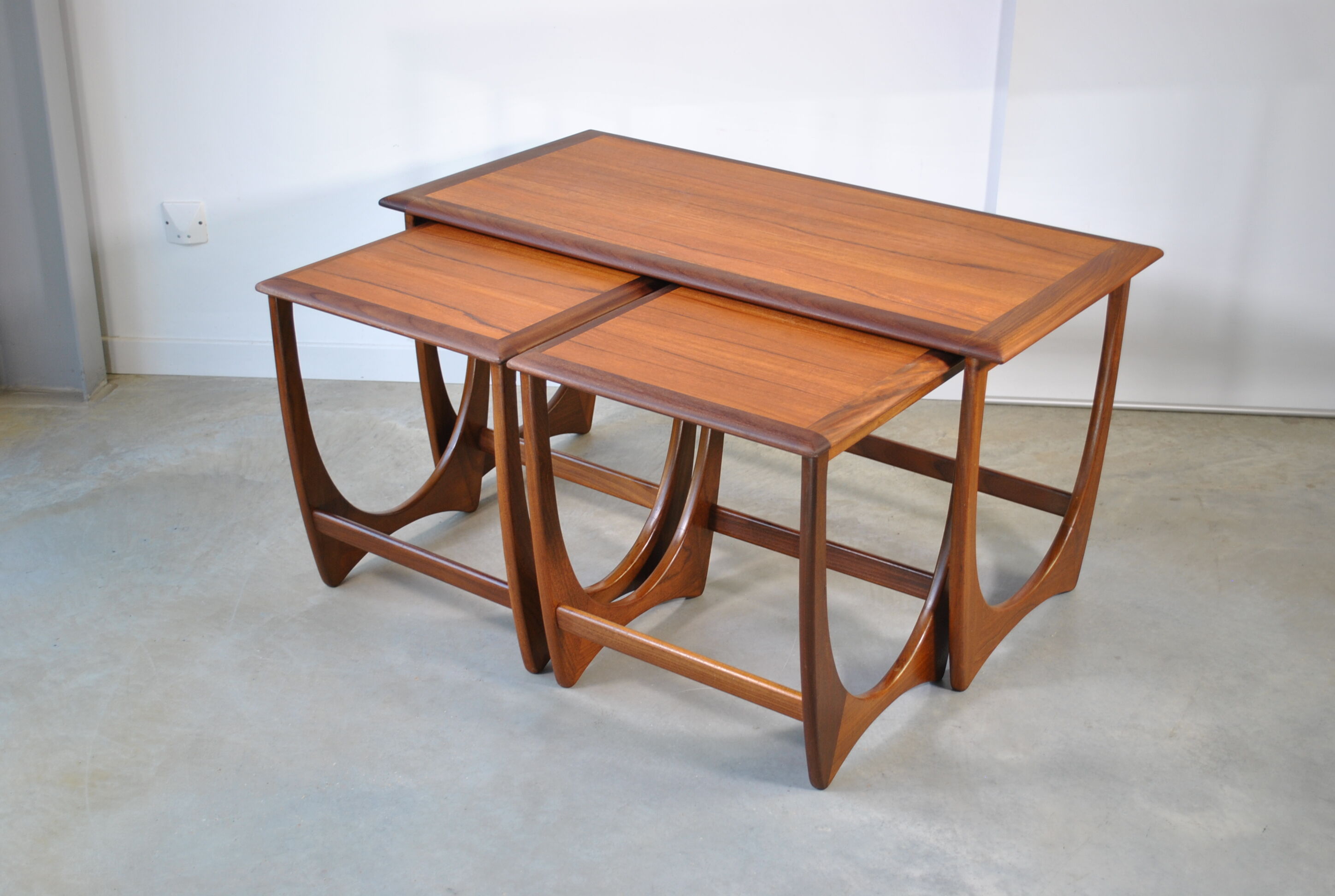 Large pull-out table G-plan 1950
