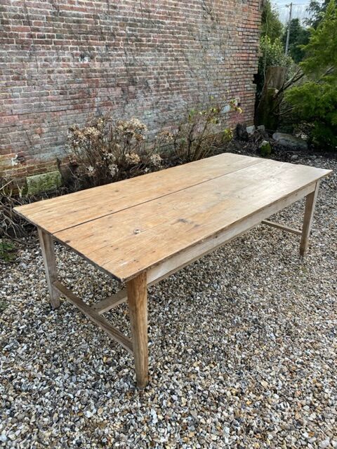 Farm table