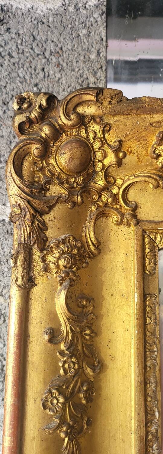 Antique Louis Philippe style gilded mirror decorated with floral motifs