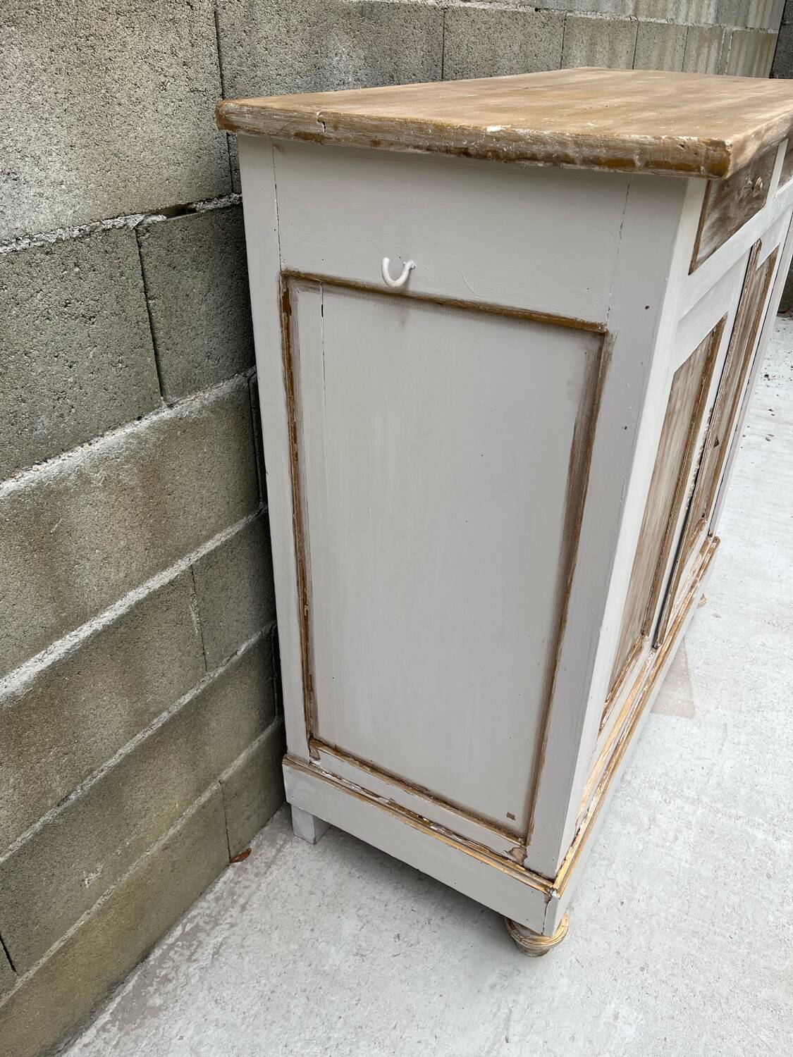 Buffet parisien patiné