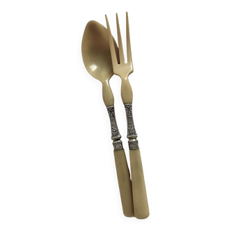 Pair of serving cutlery