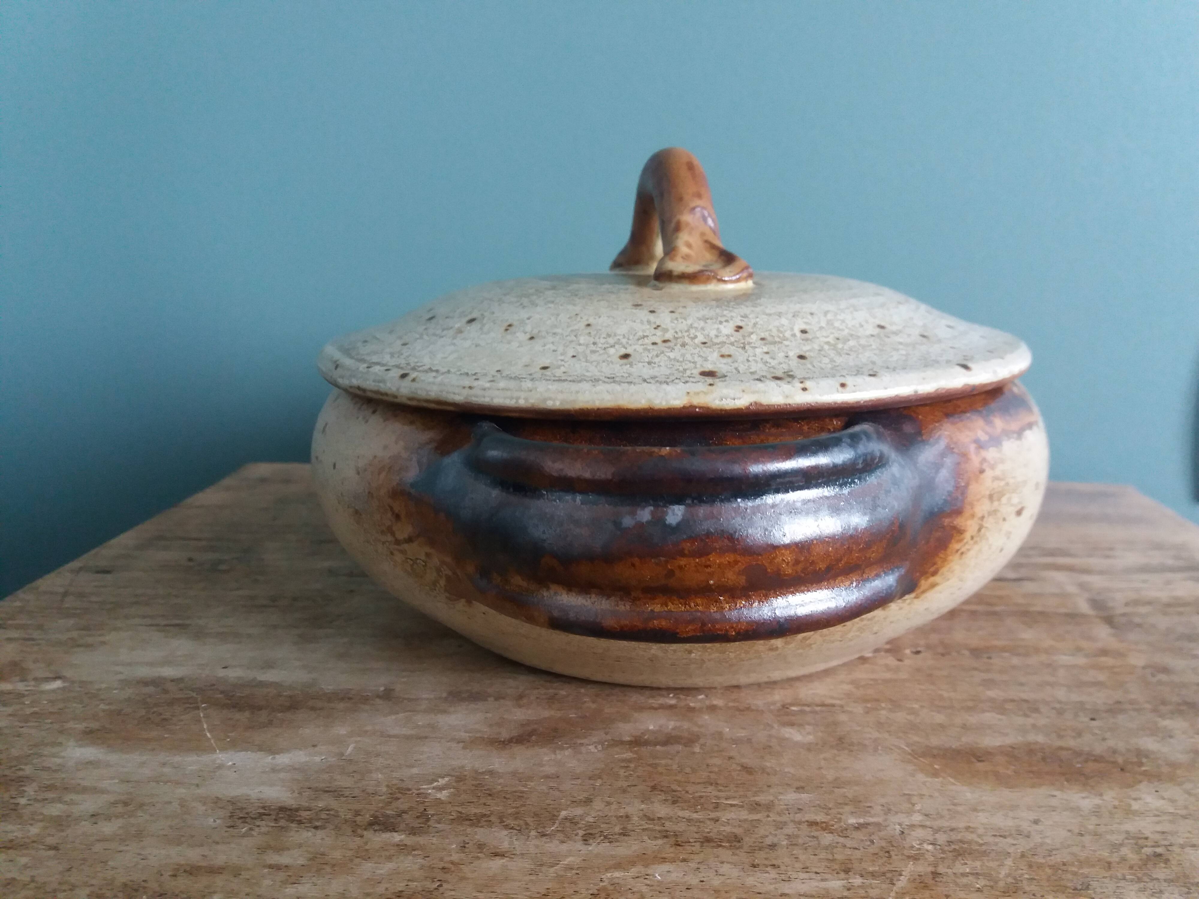Vegetable tureen in Puisaye sandstone signed Jean-Pierre Prud'homme