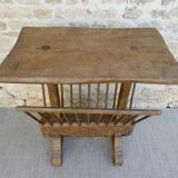 Pedestal table magazine in carved wood with gouge, mountain