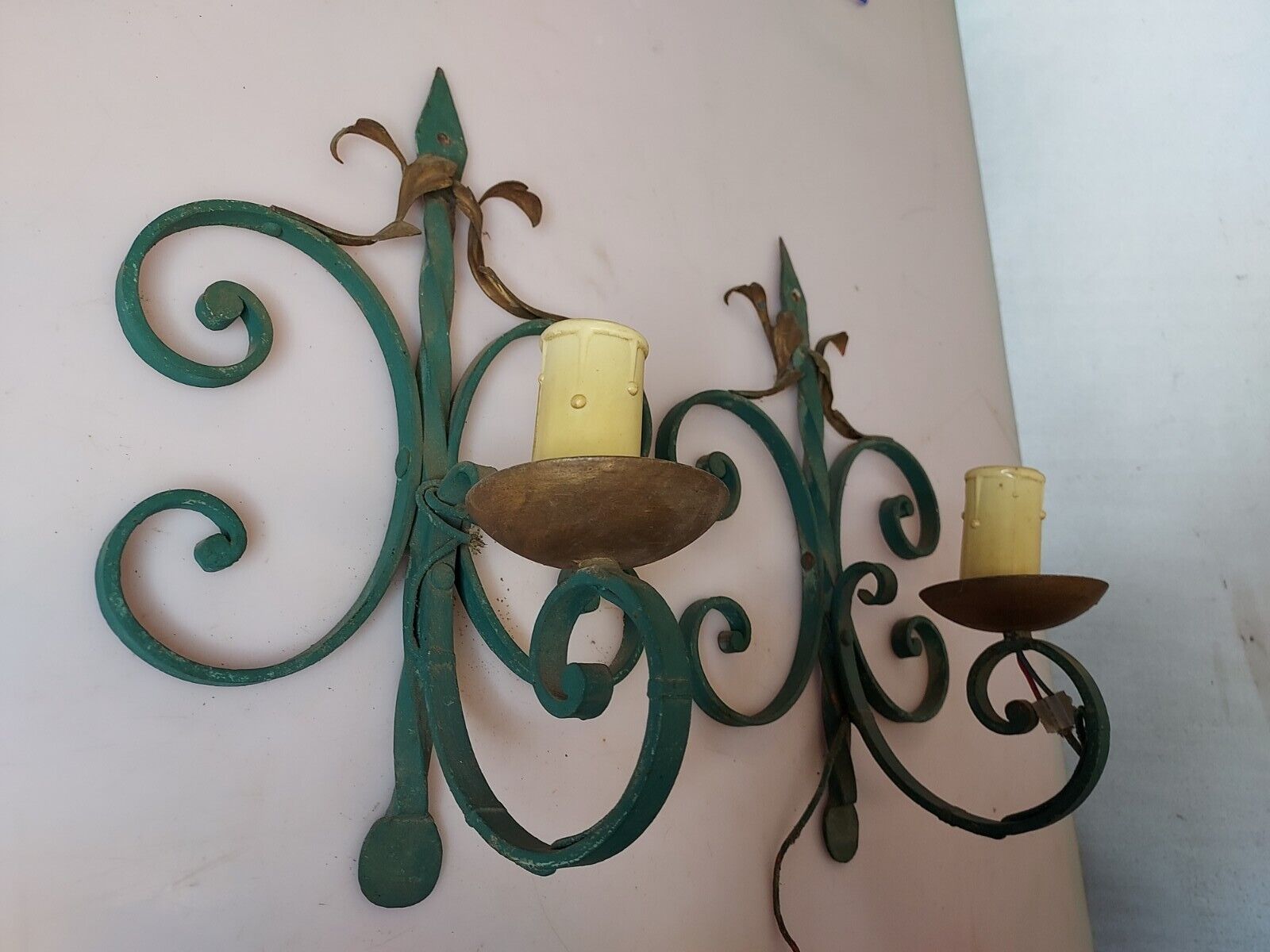 Paire d"appliques en fer forgé