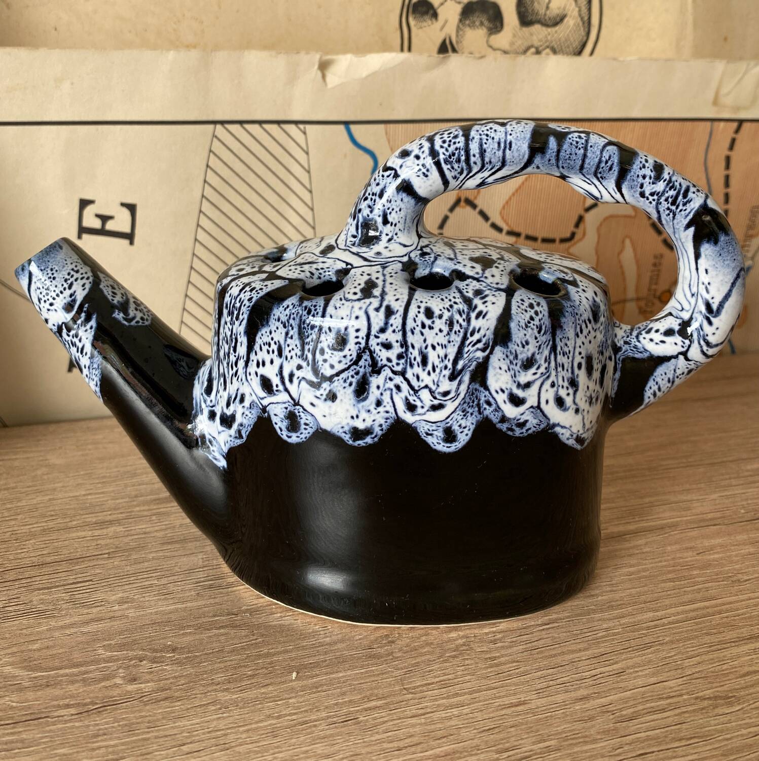 Vallauris watering can flower stand