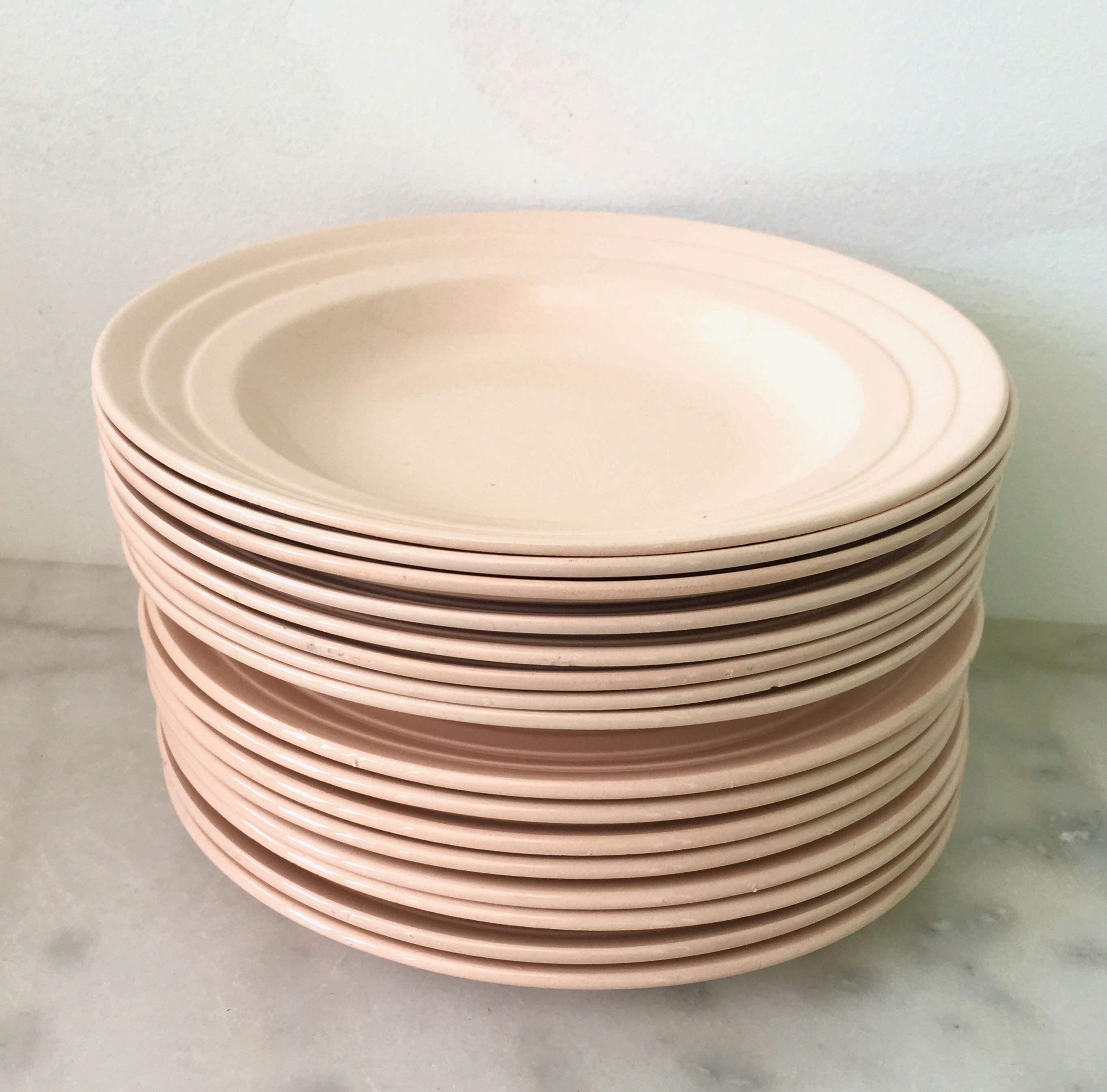 Set 16 earthenware plates from St Amand