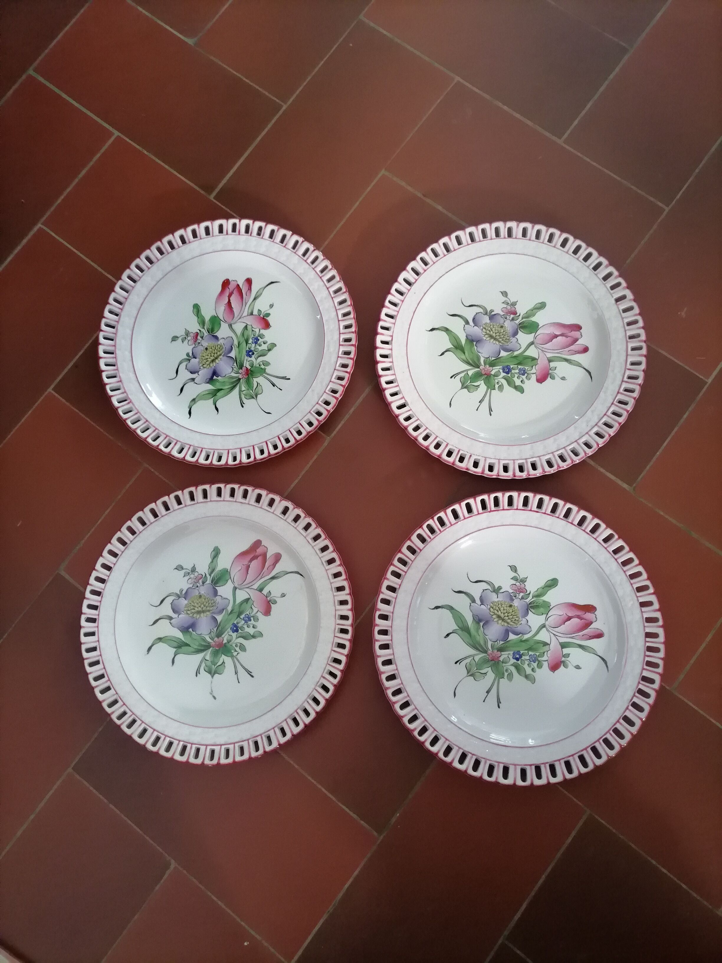 Assiette Lunéville décor fleural ajourée