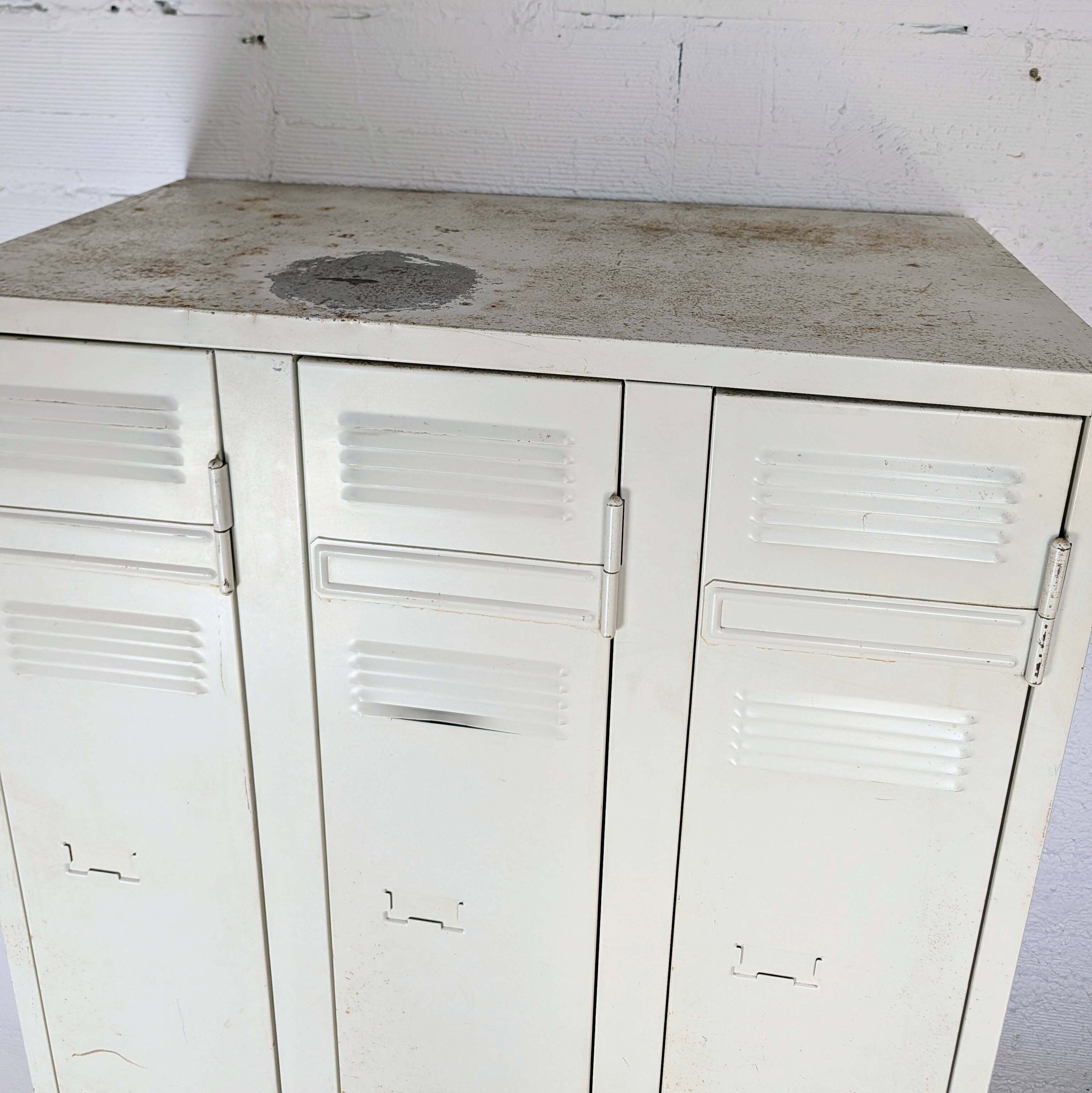 Metal industrial cloakroom