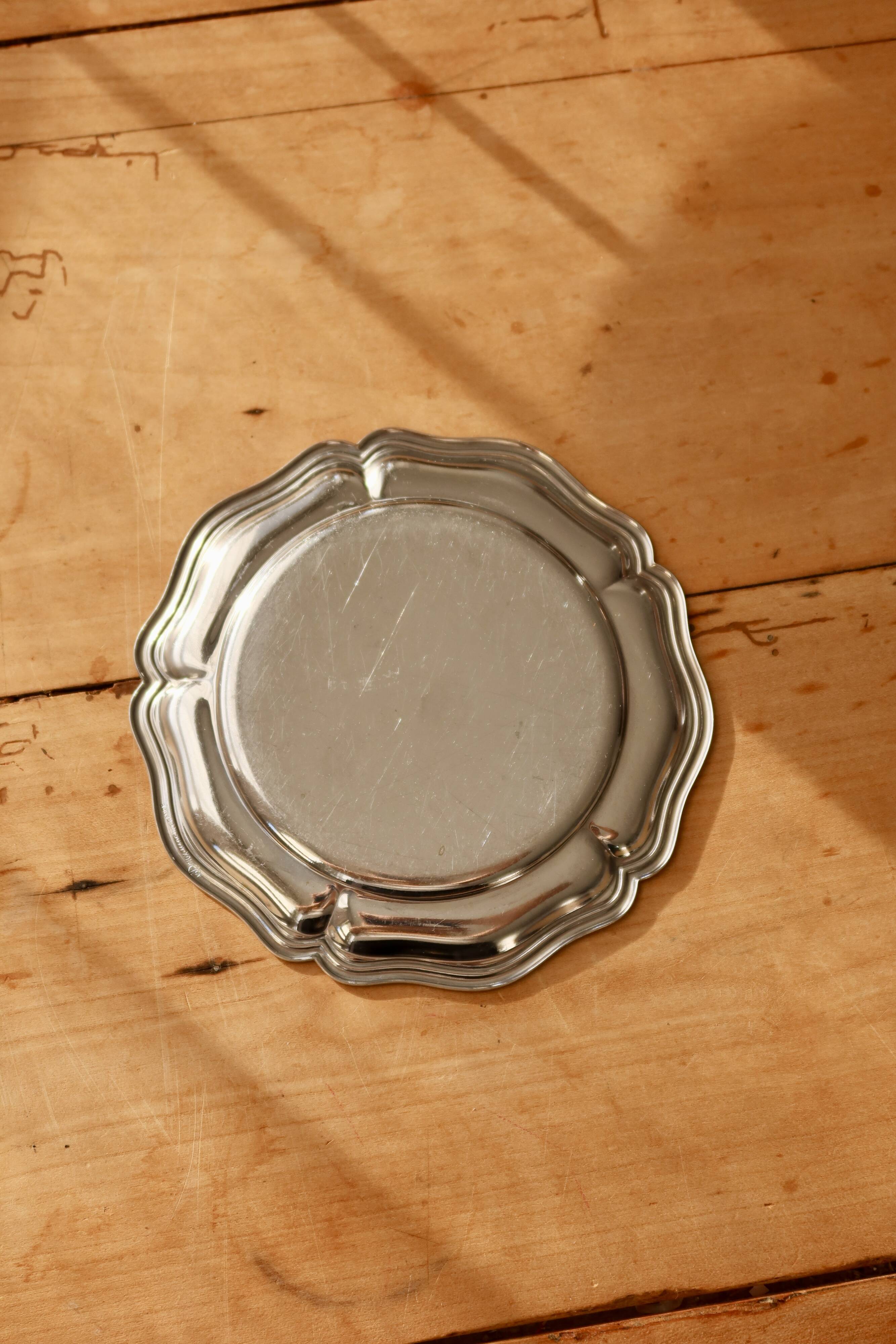 Small round vintage shiny metal dish - Scalloped