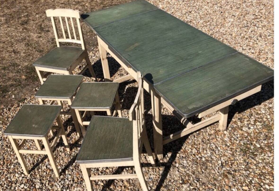 Mado table 2 stools 2 armchairs