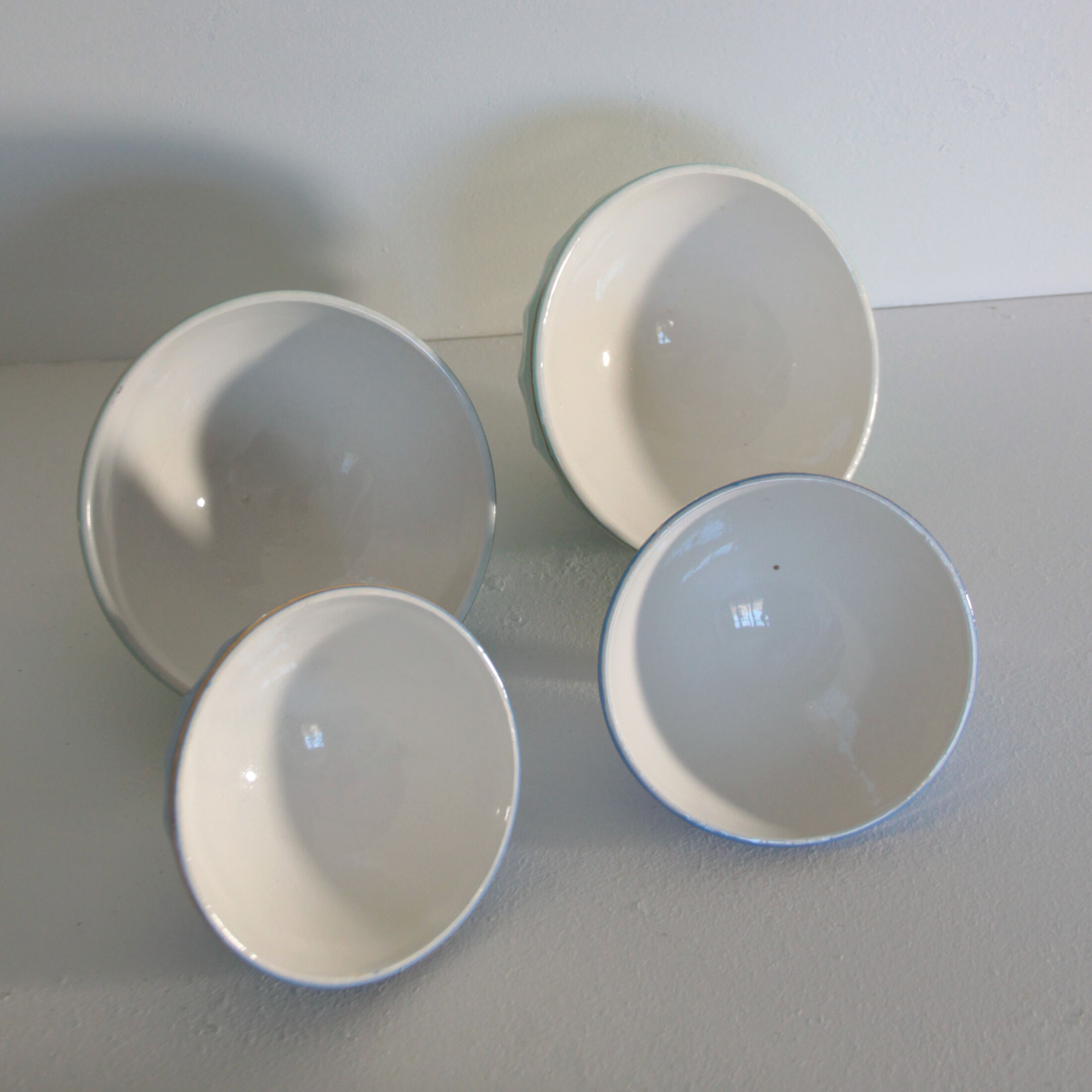 Set of 4 ceramic bowls