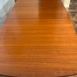 Extendable dining table