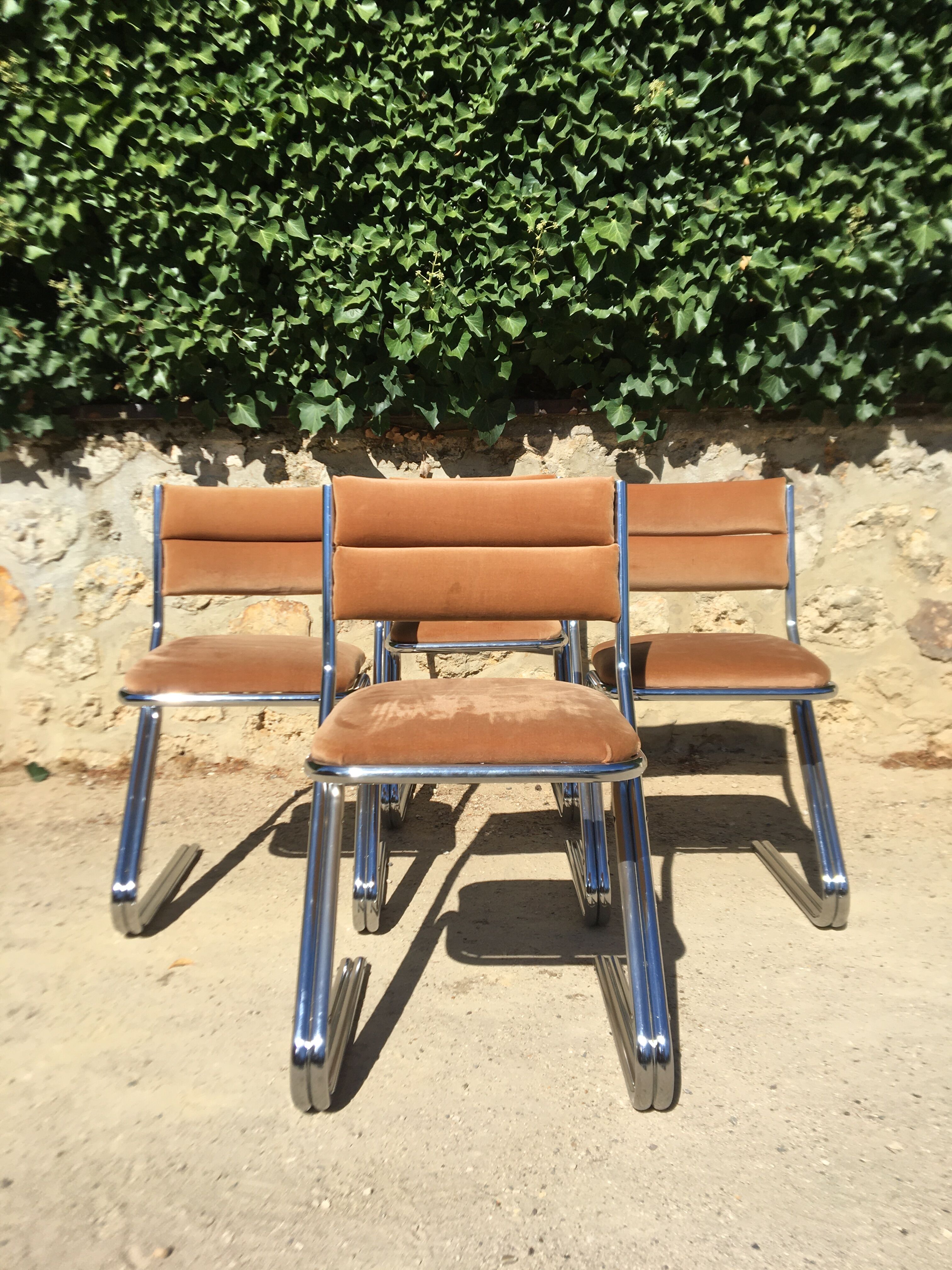 Set of 4 chrome and velvet steel chairs