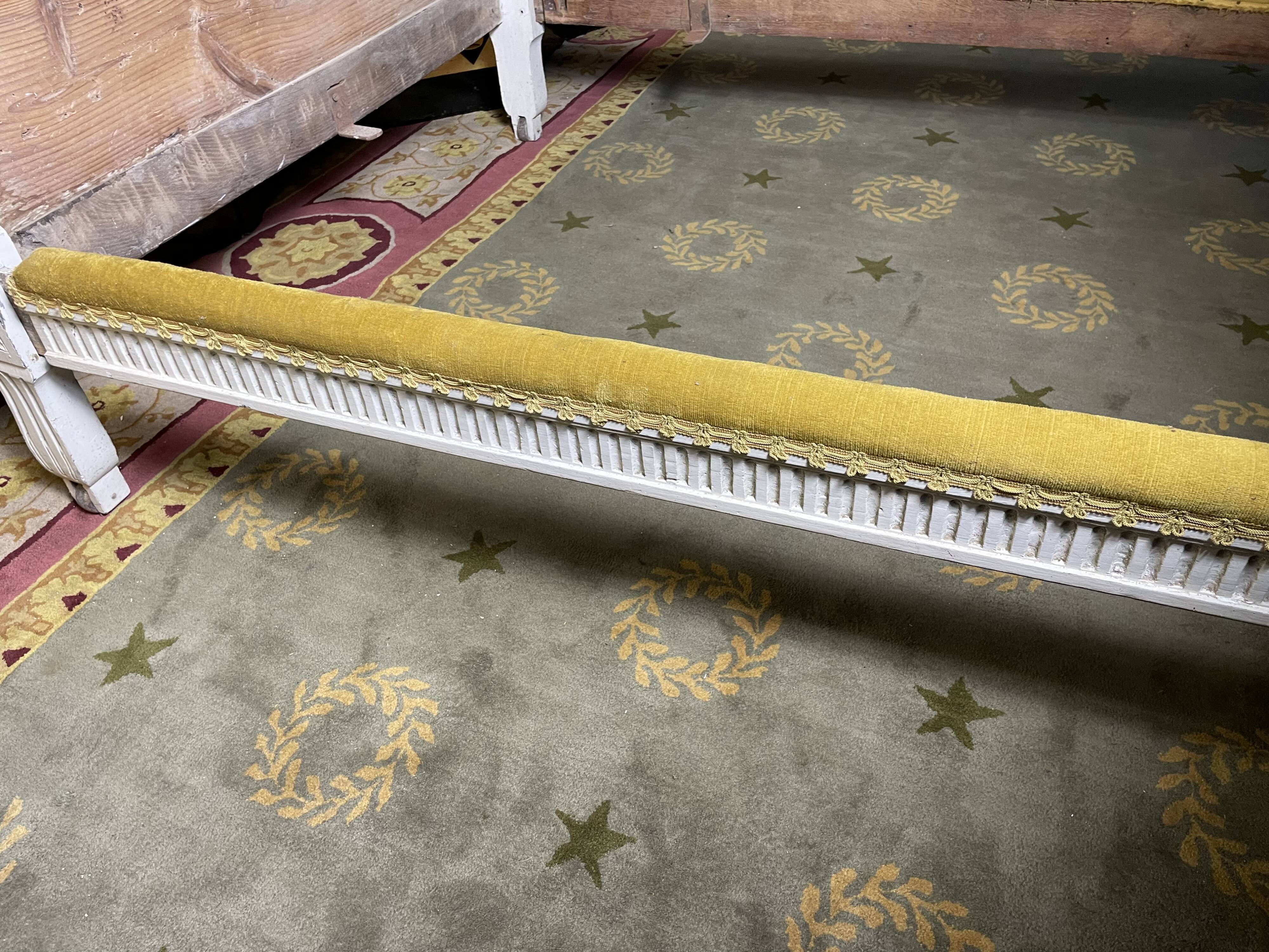 Lit capitonné de style Louis  XVI 19eme