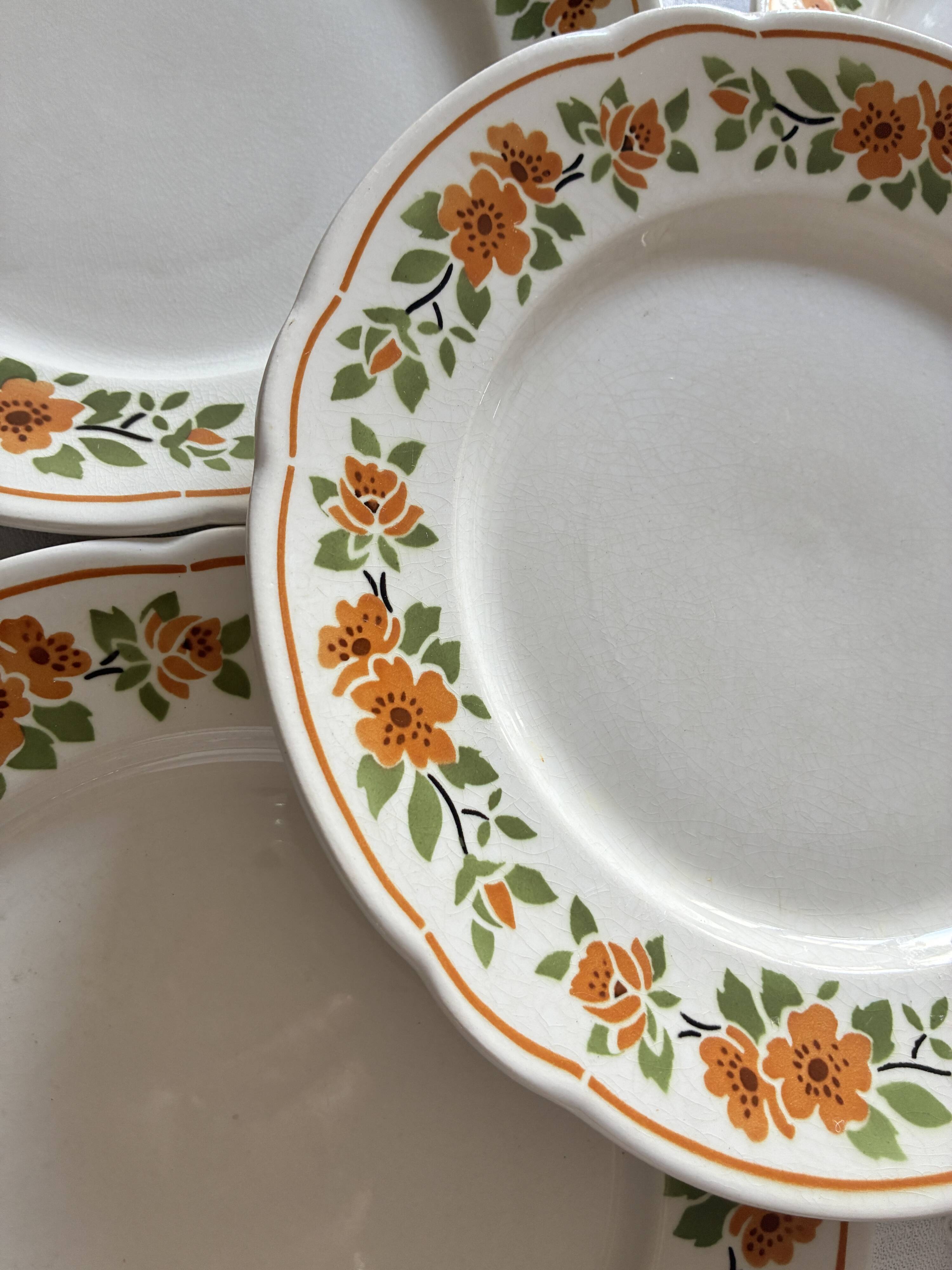 Lot 8 assiettes plates fleuries Badonviller