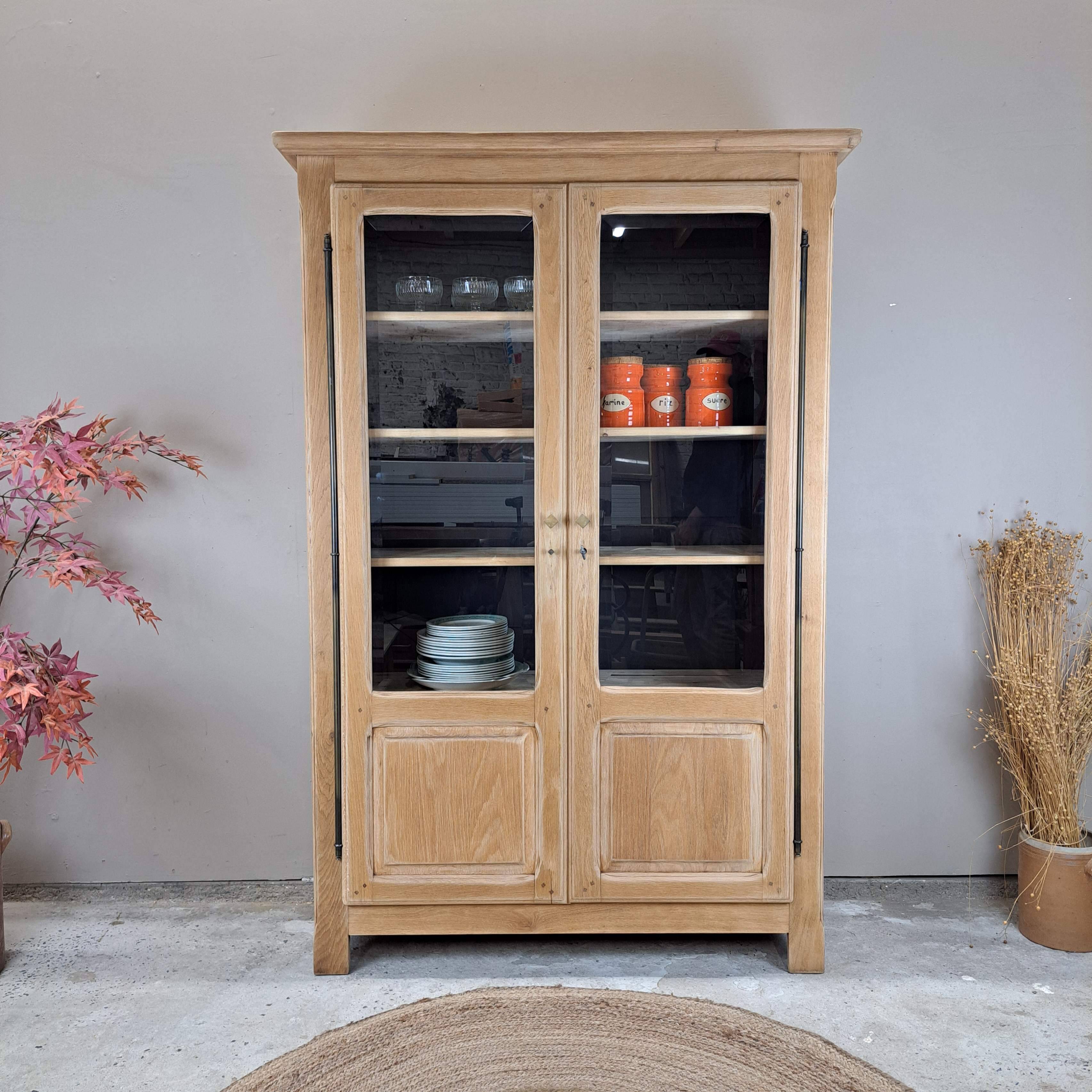 GLASS CABINET IN SOLID OAK