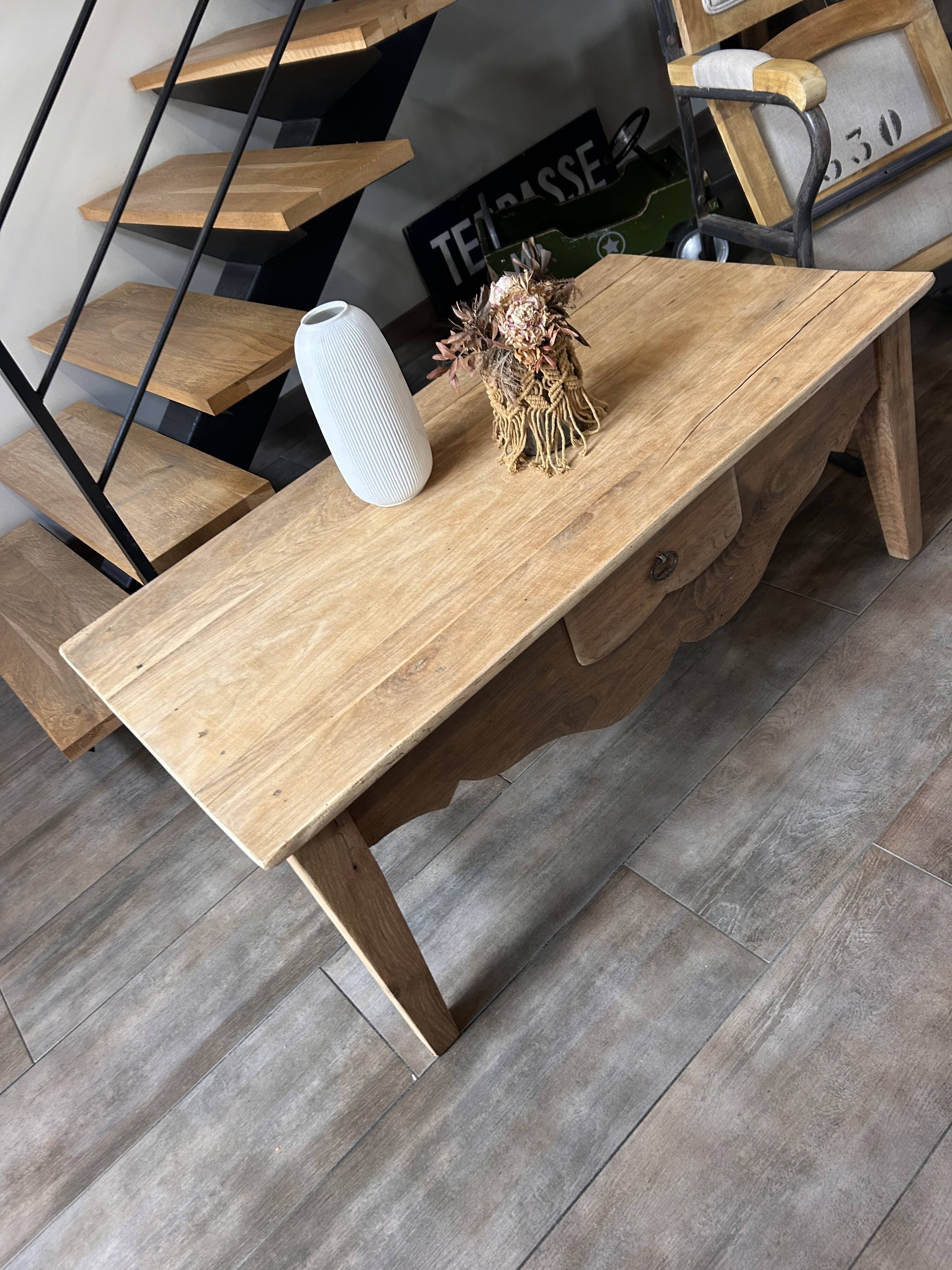 Table basse bois massif avec tiroir