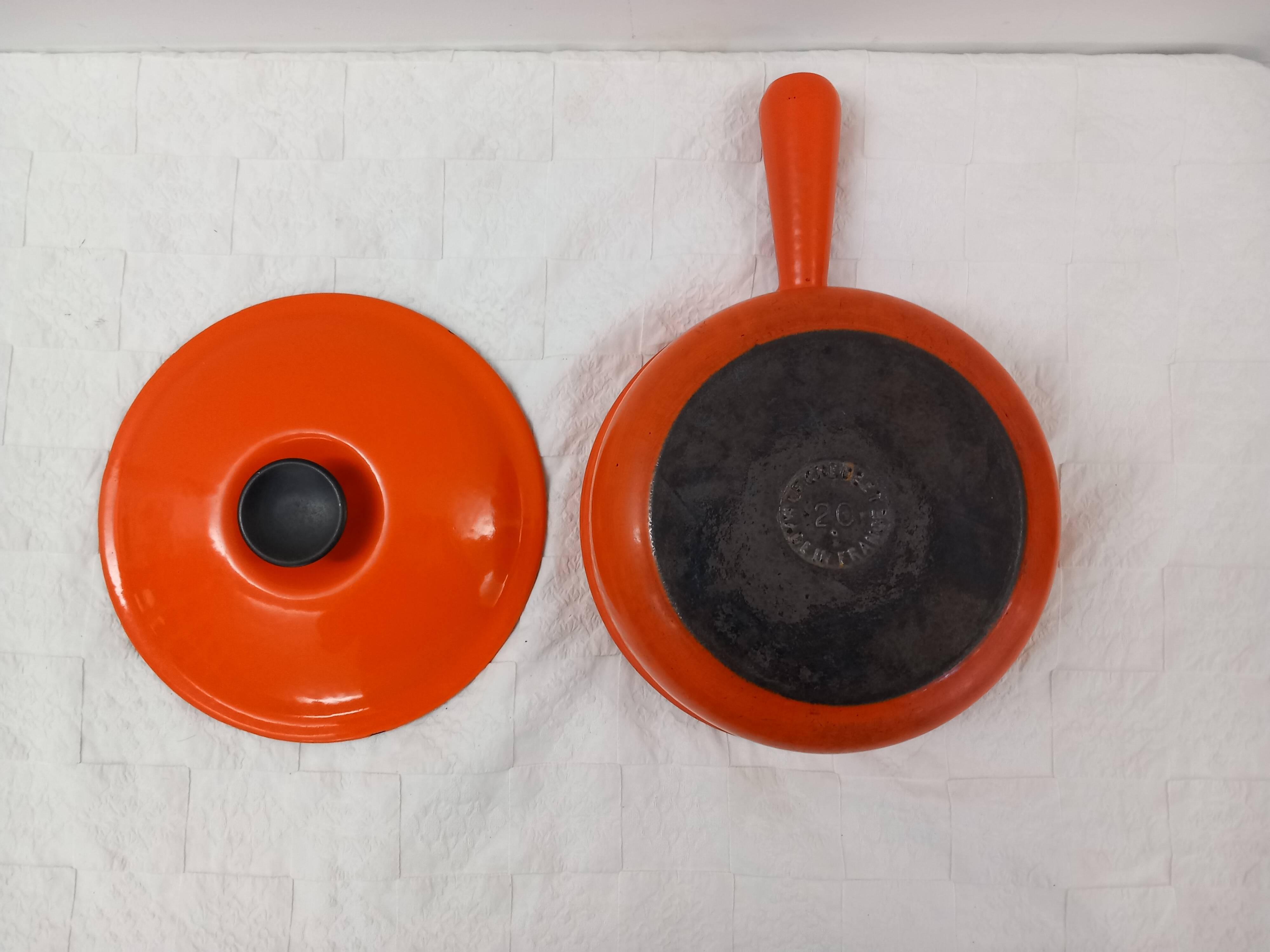 Cast iron skillet