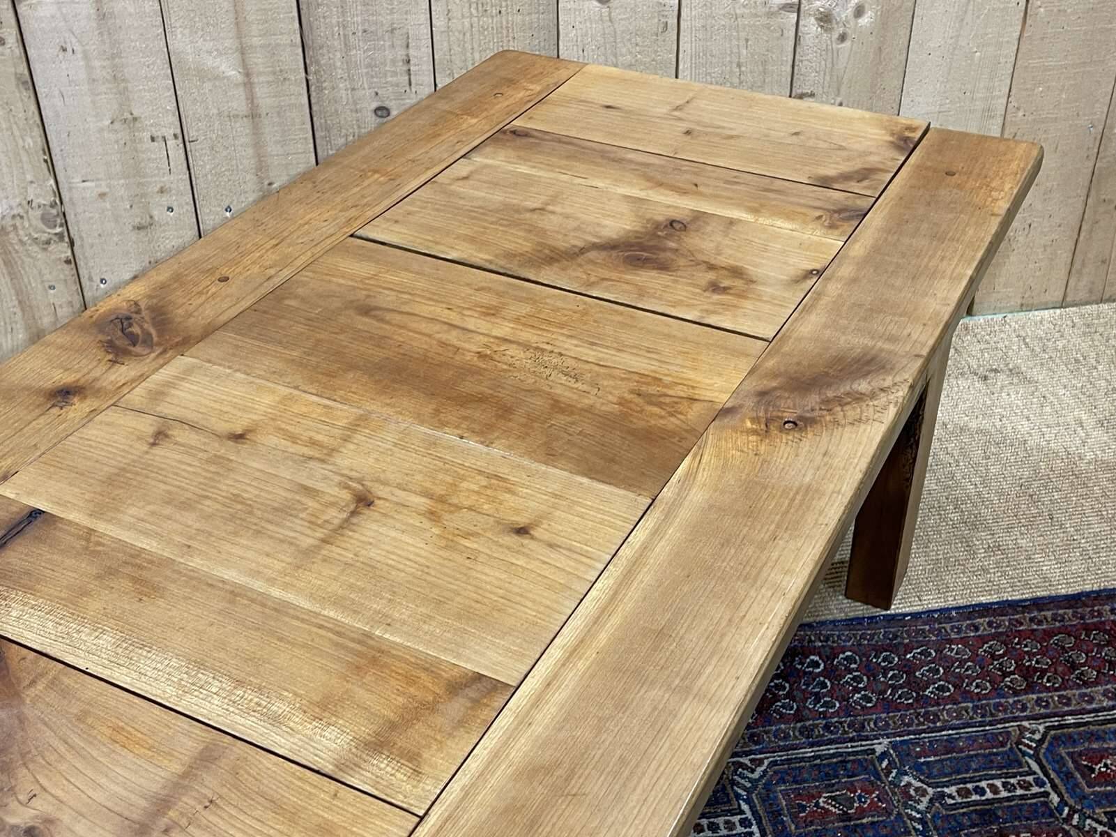 Cherry wood coffee table with sliding top, work from the 70s