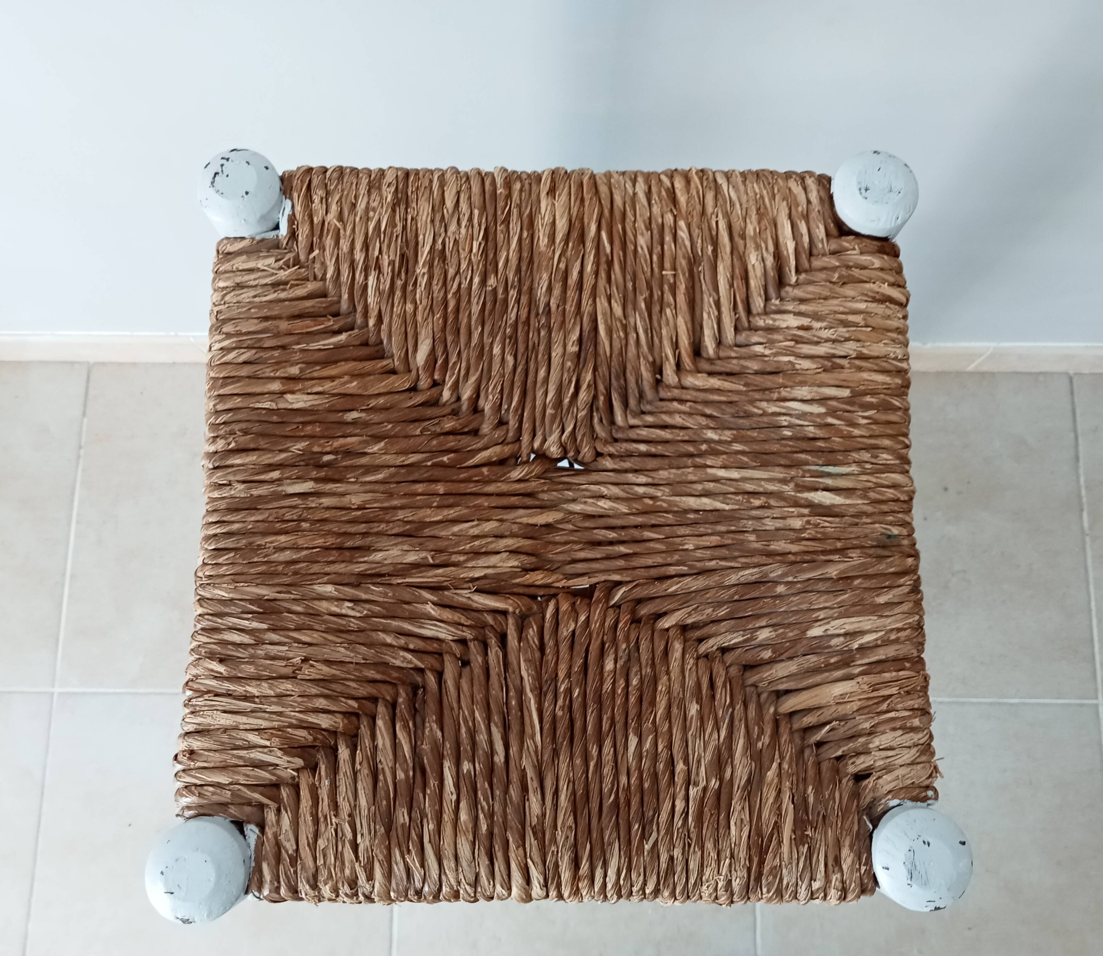 Antique stool high mulched