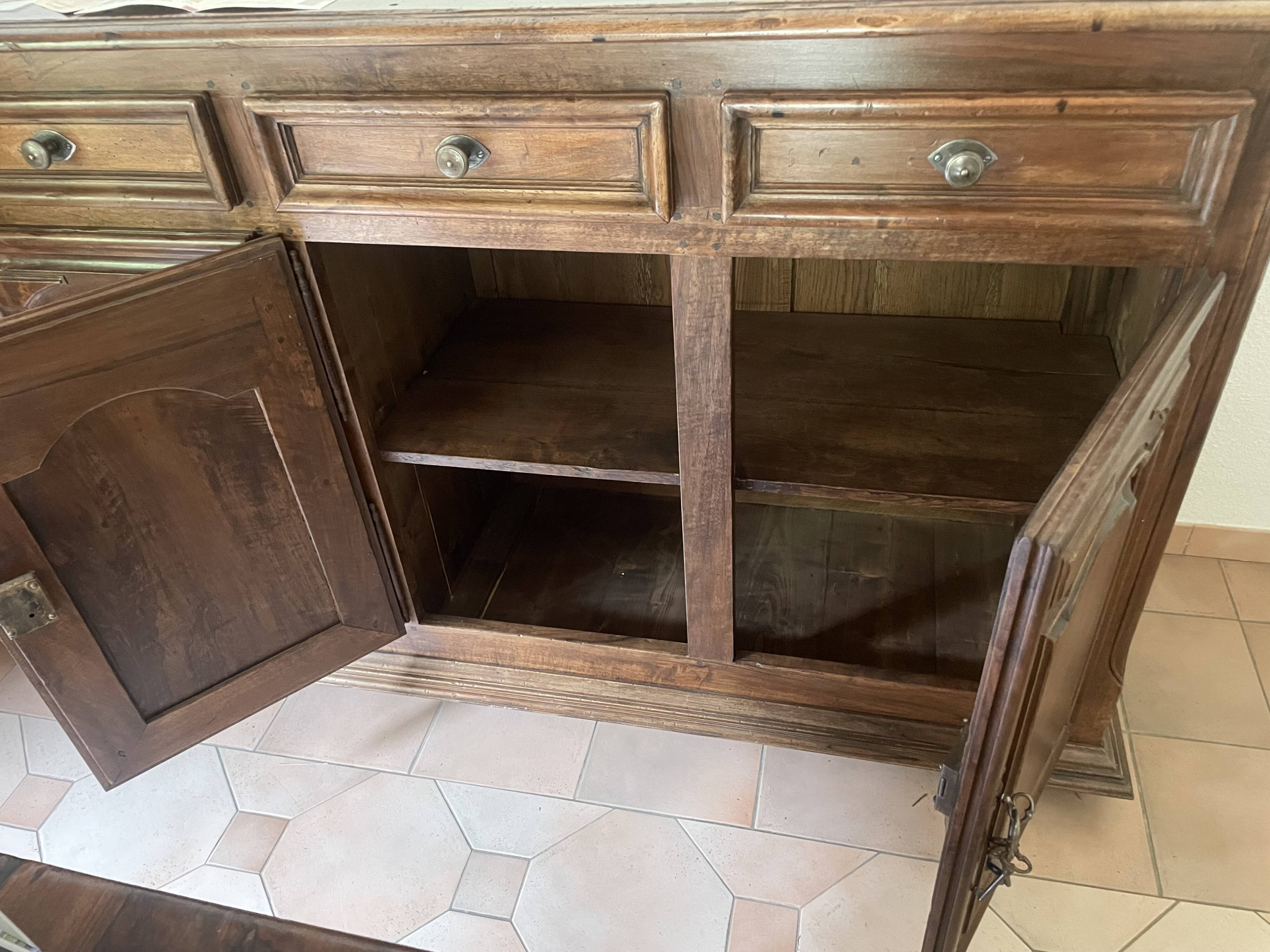 Classic buffet, solid oak in good condition.