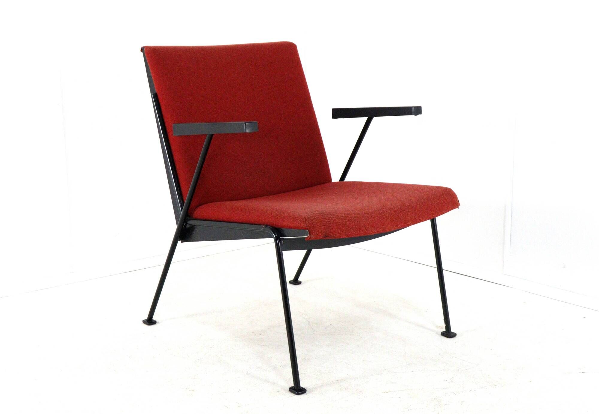 Wim Rietveld for Ahrend de Cirkel 'Oase' armchair | dutch design